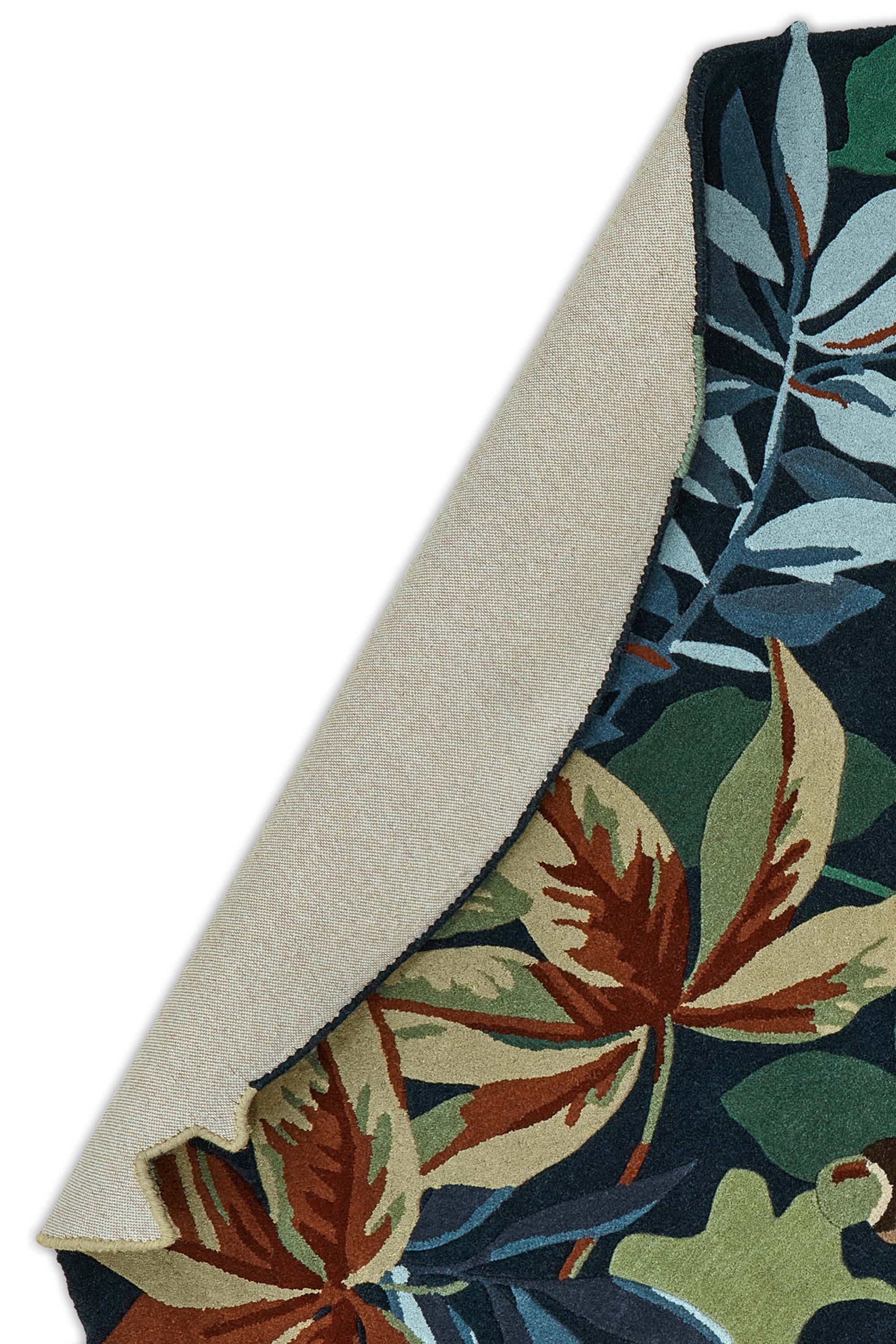 Circle floral rug with extruding pattern in blue and natural tones