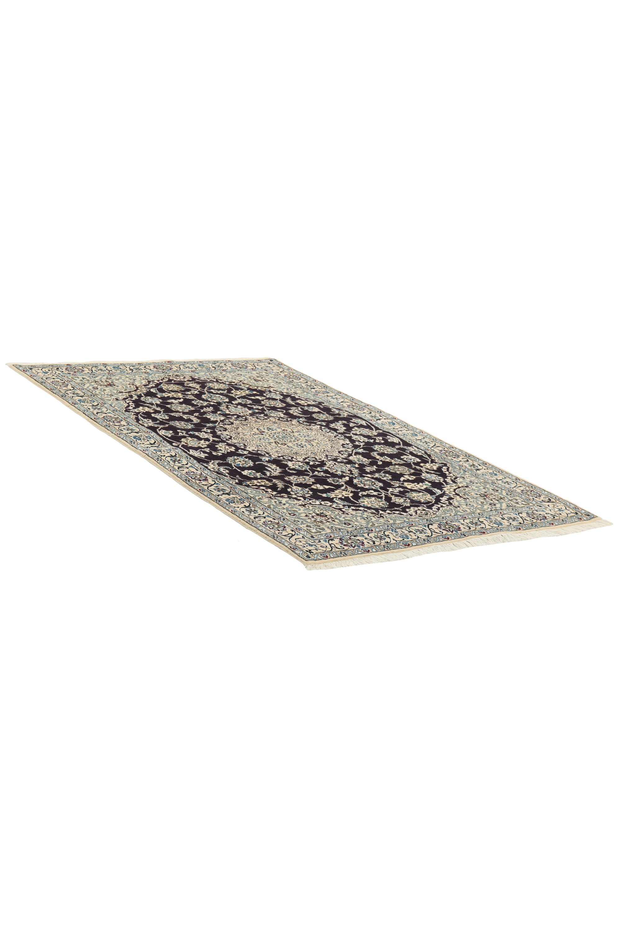 Traditional luxury Nain 9 LA rug in with black centre medallion