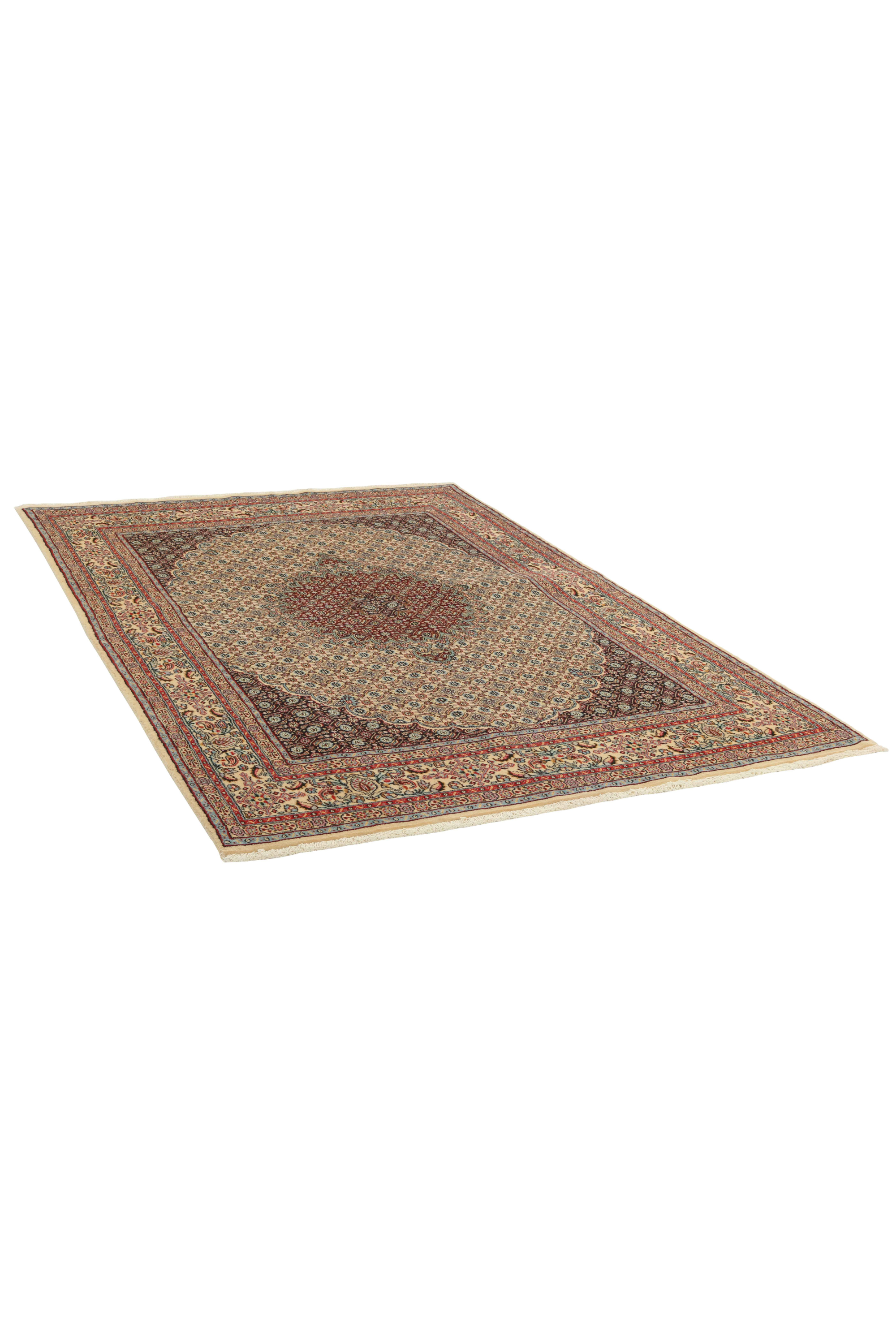 Traditional Bordered Moud Mahi rug with centre medallion