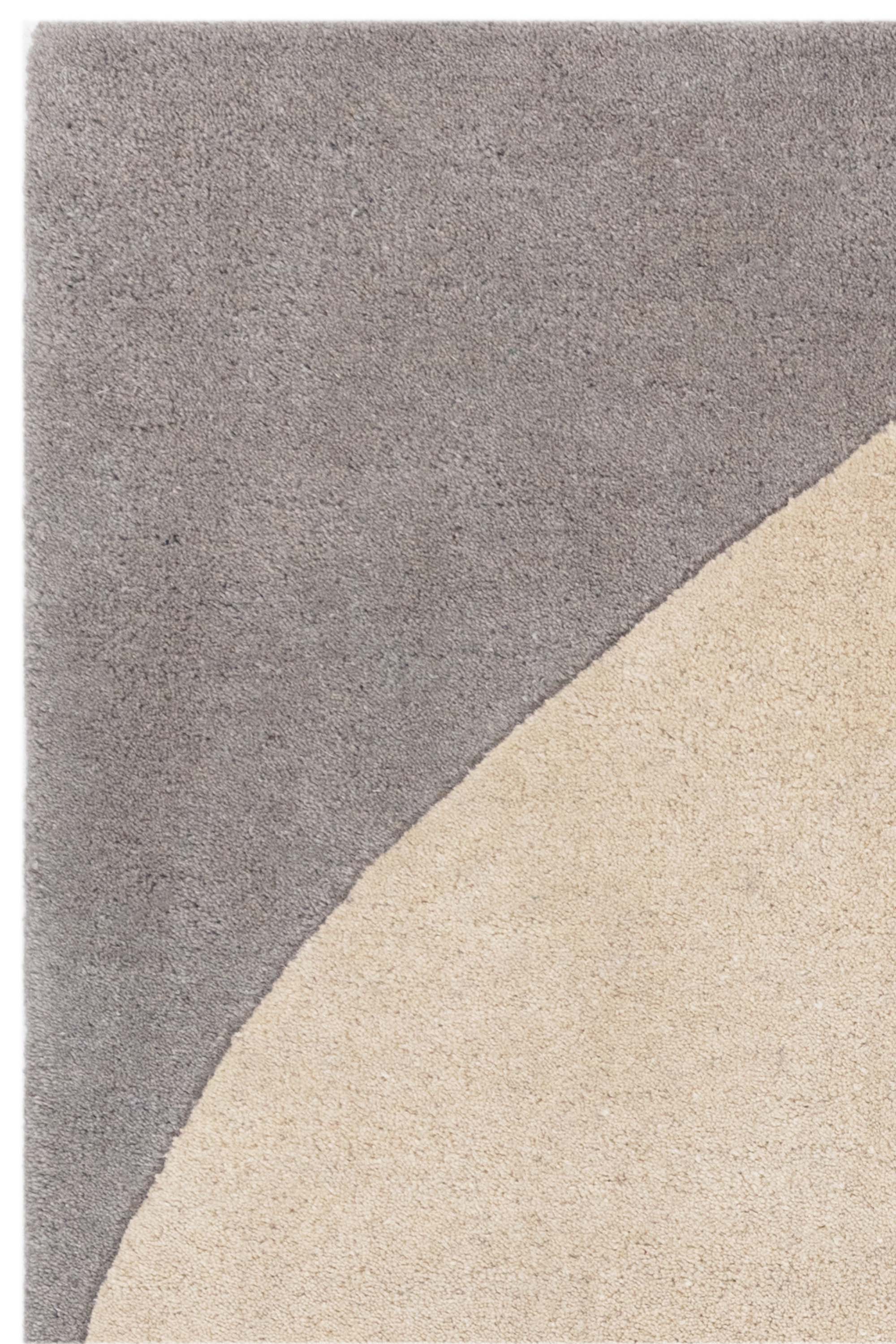 Abstract wool rug featuring a multicolour pattern