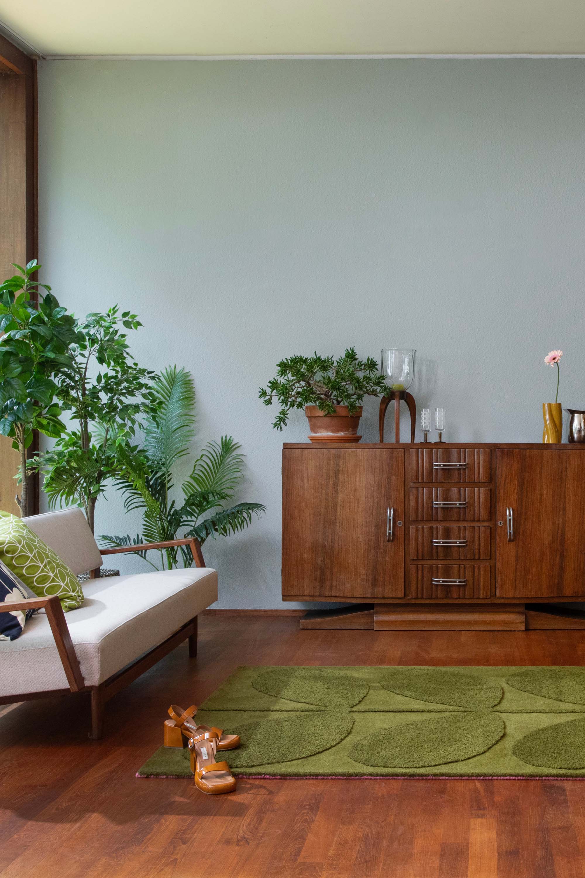 Modern green floral rug