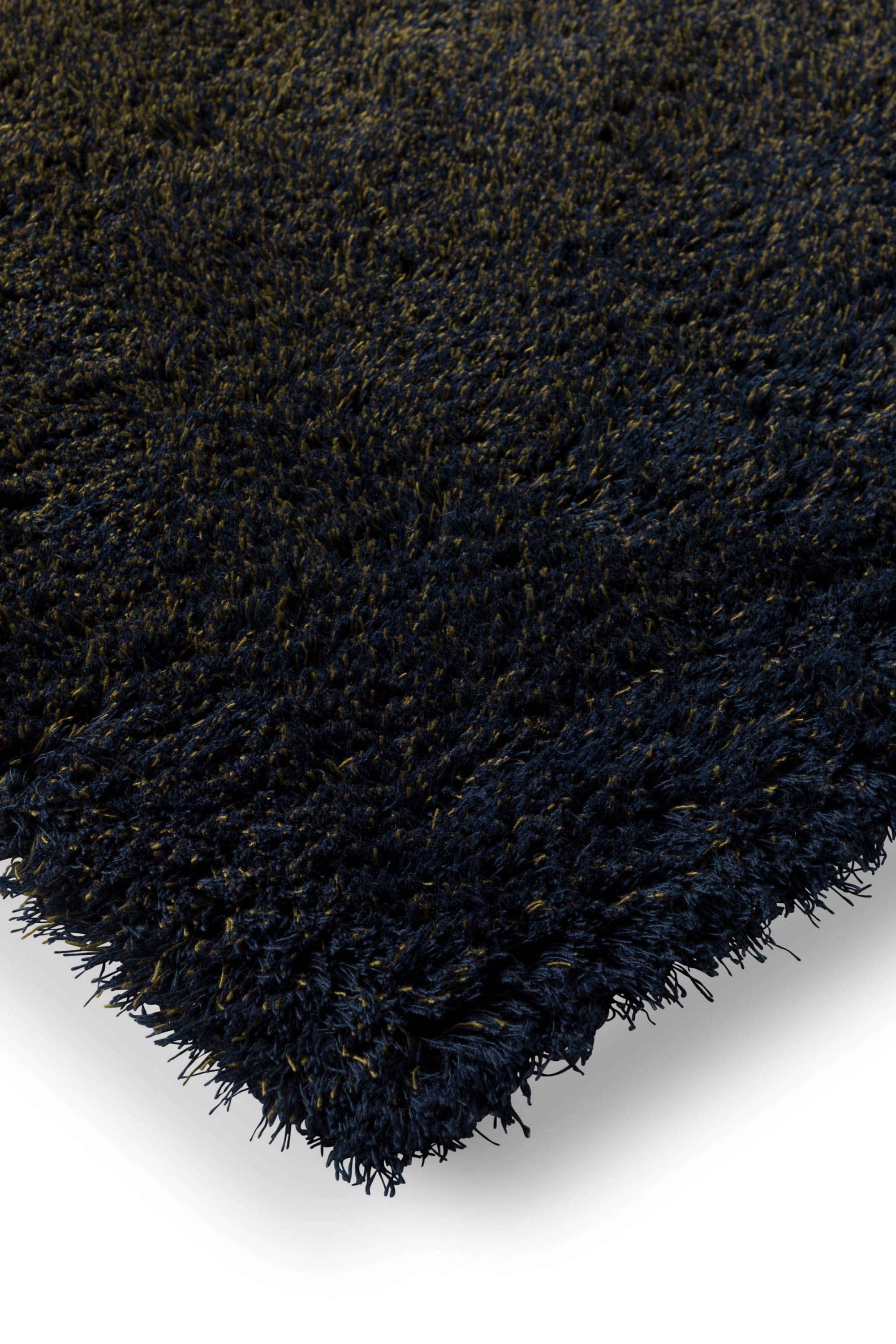 Plain green rug with shaggy pile