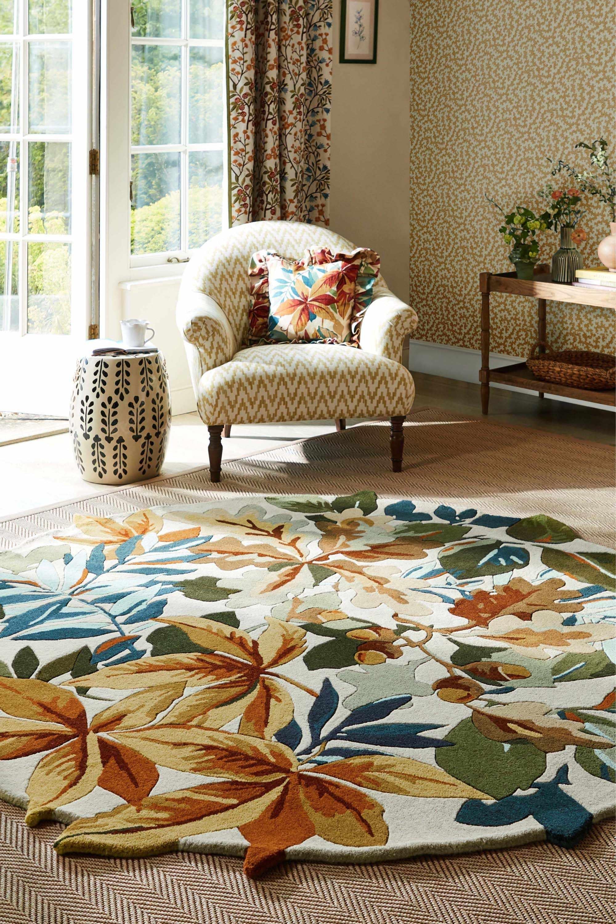 Circle floral rug with extruding pattern in neutral tones