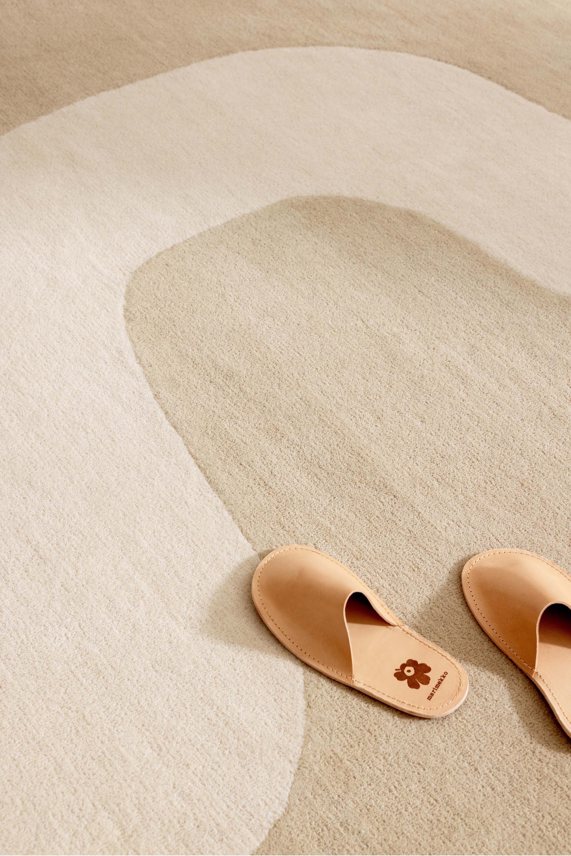 Beige rug with cream winding pattern