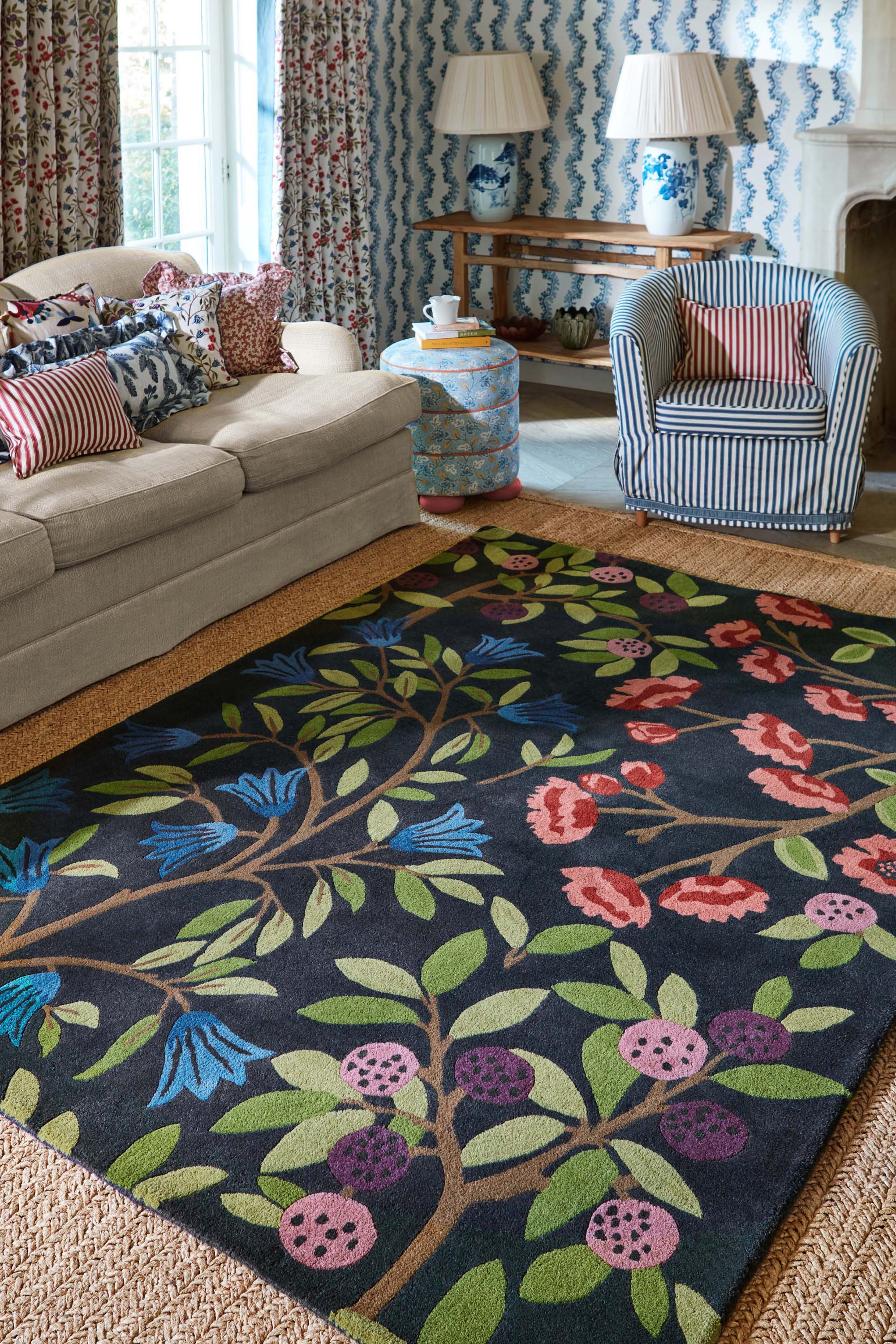 Modern rug with floral pattern in blue and natural tones