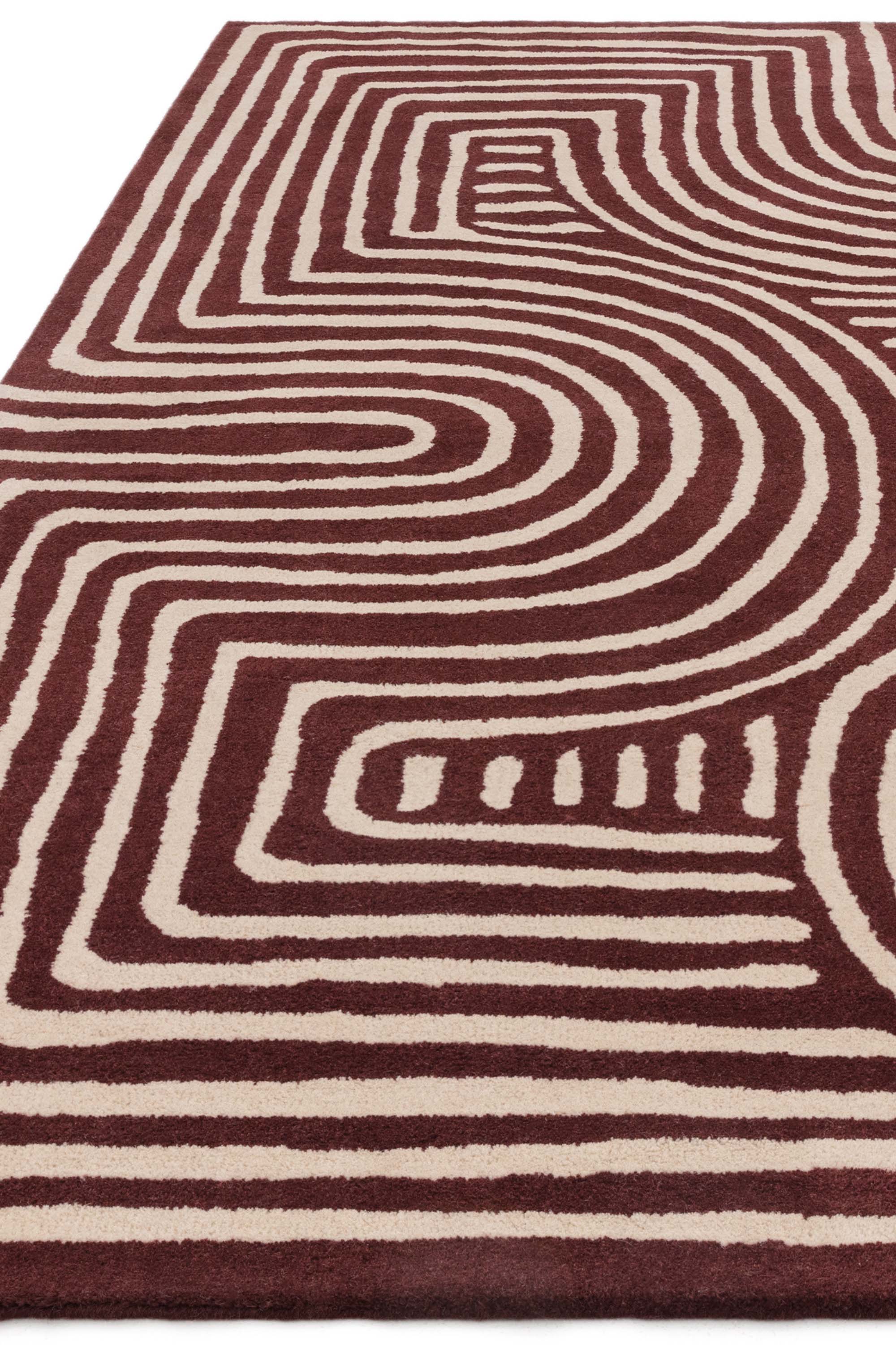 Geometric wool rug featuring a multicolour pattern