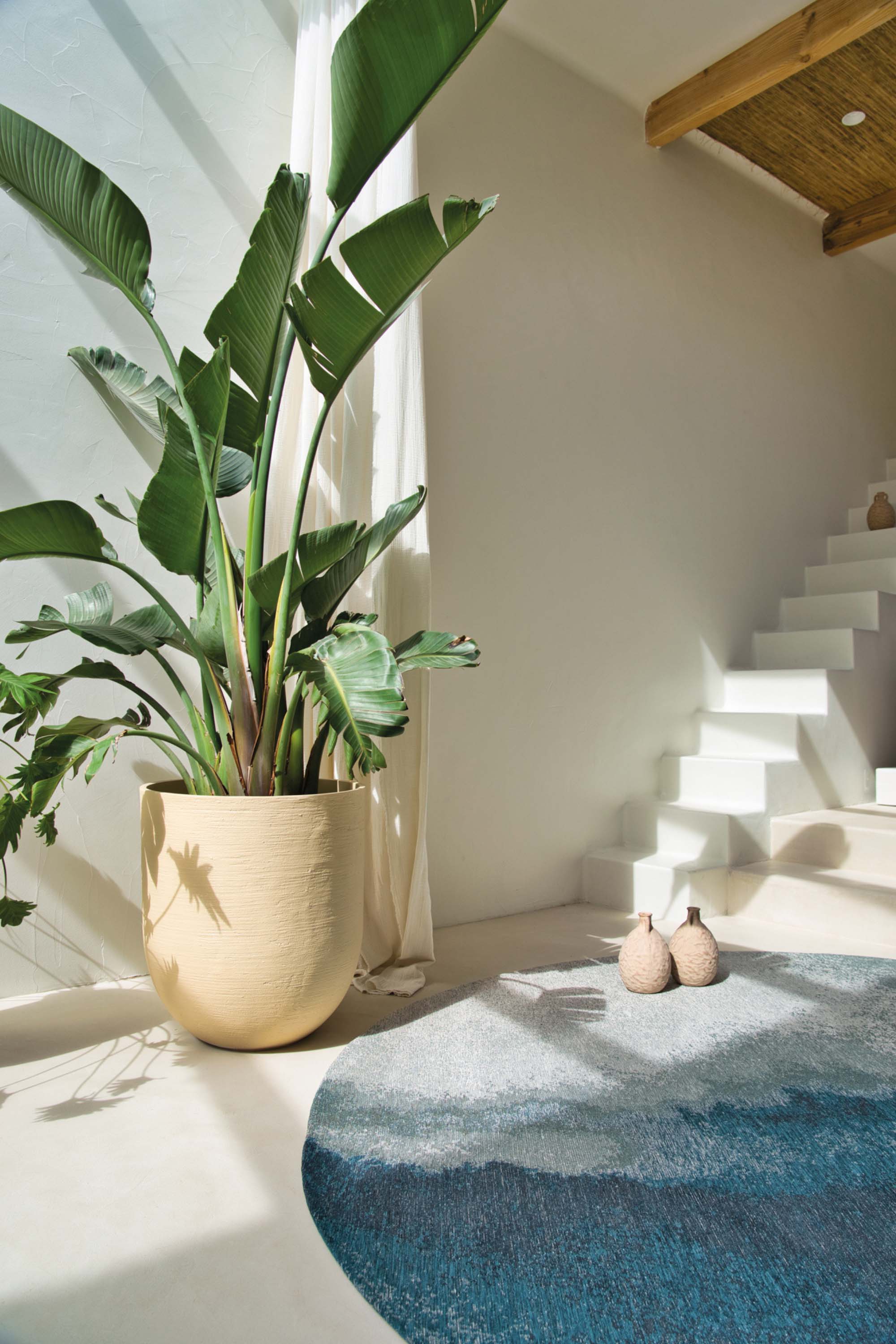 Modern circle rug with blue abstract shoreline pattern