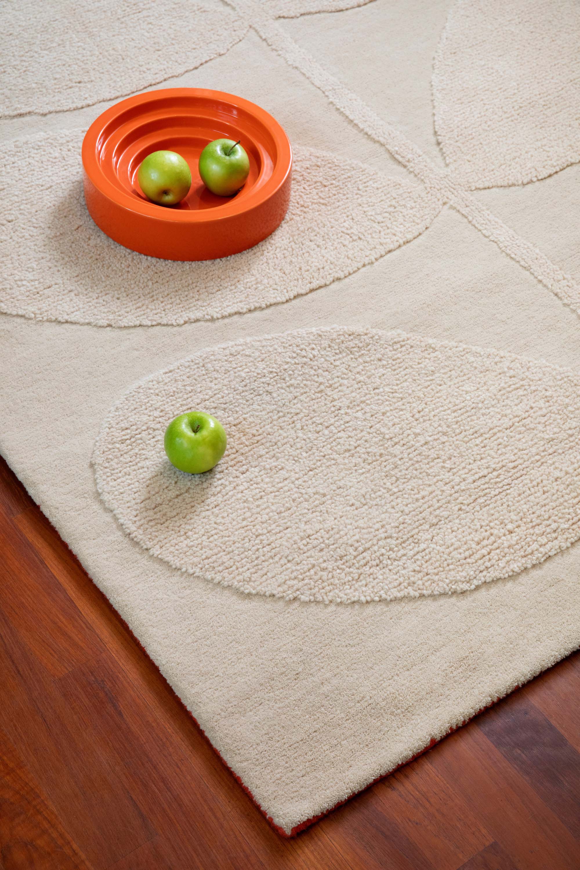 Modern beige floral rug