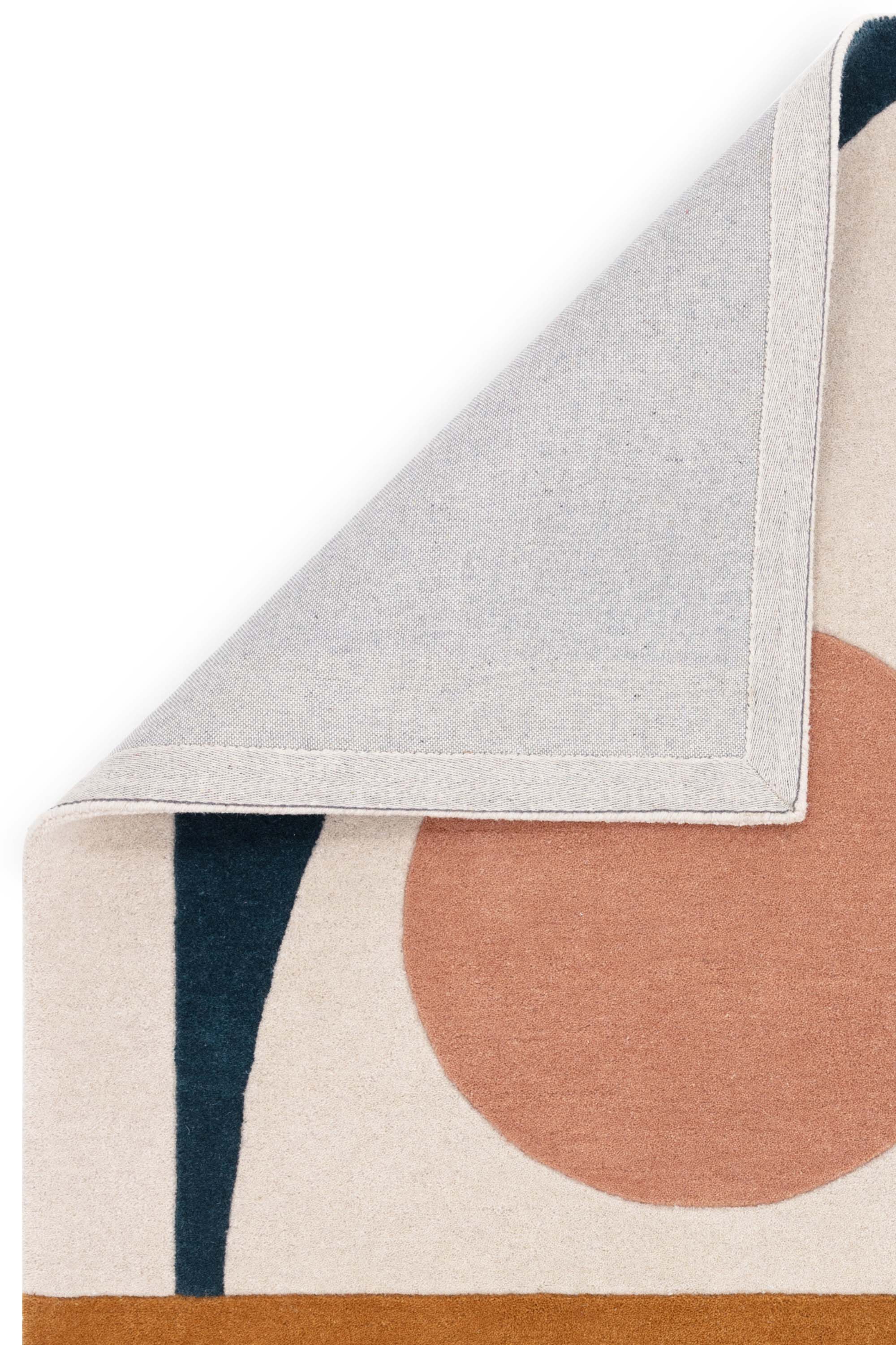 Geometric wool rug featuring a multicolour pattern