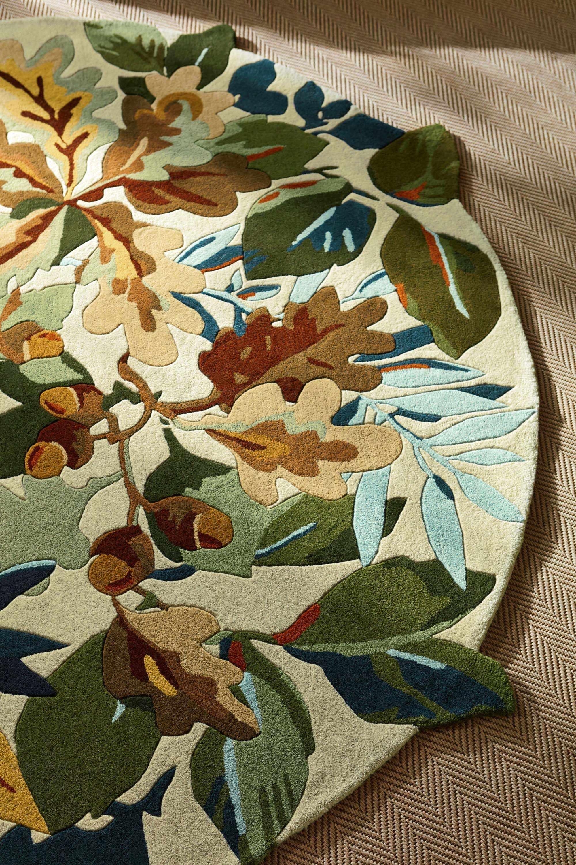 Circle floral rug with extruding pattern in neutral tones