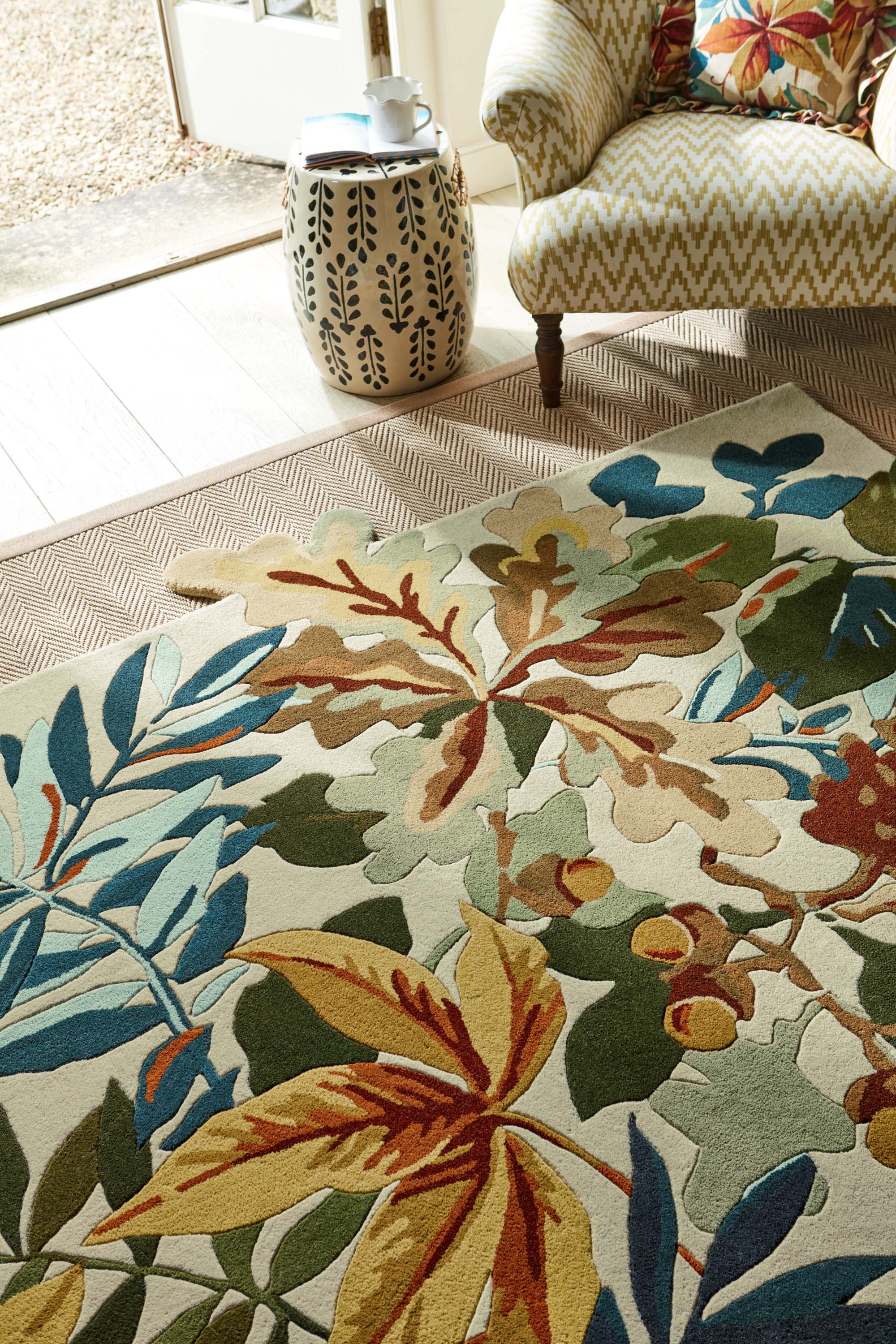 Floral rug with extruding pattern in neutral tones