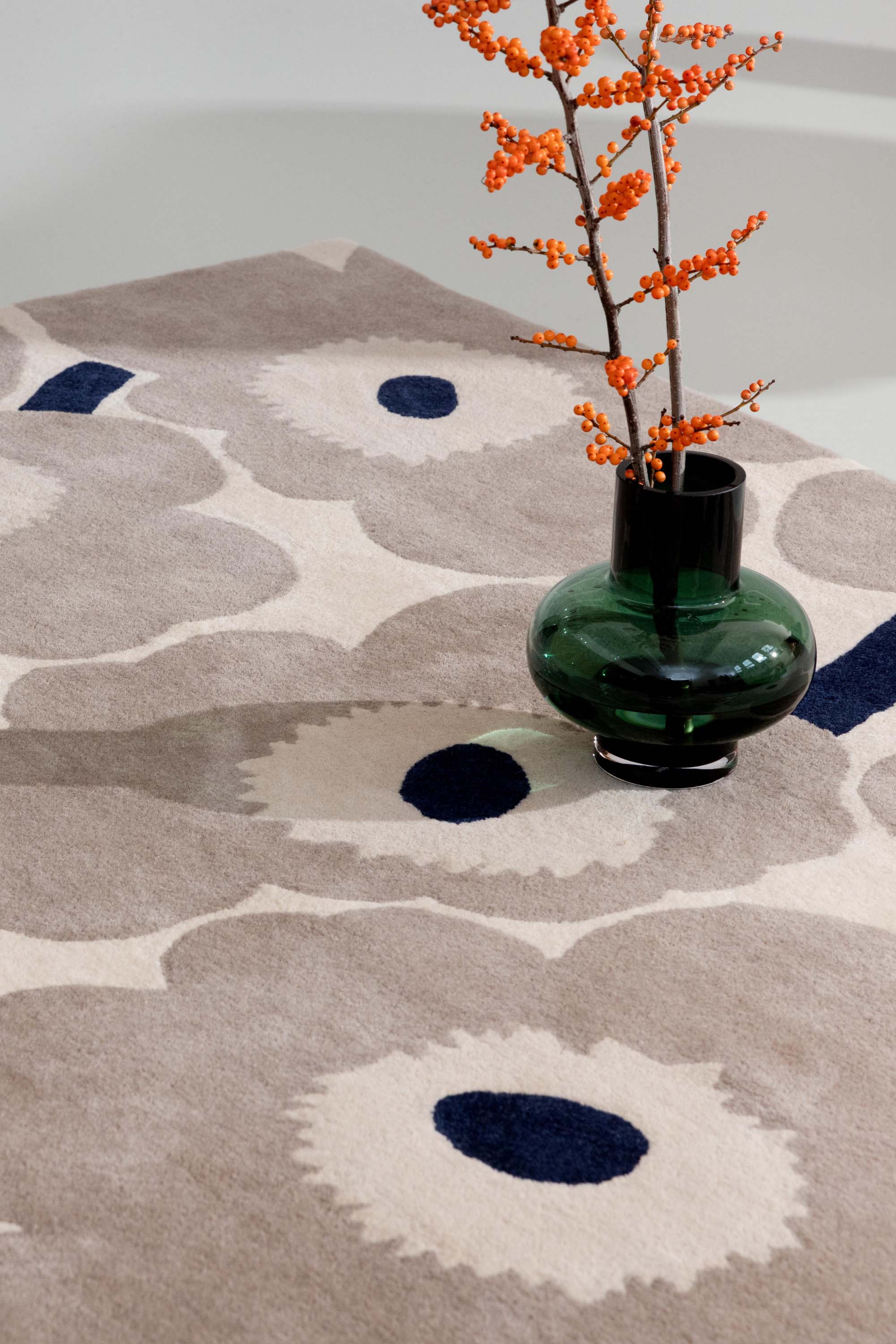 Grey patterned floral rug 