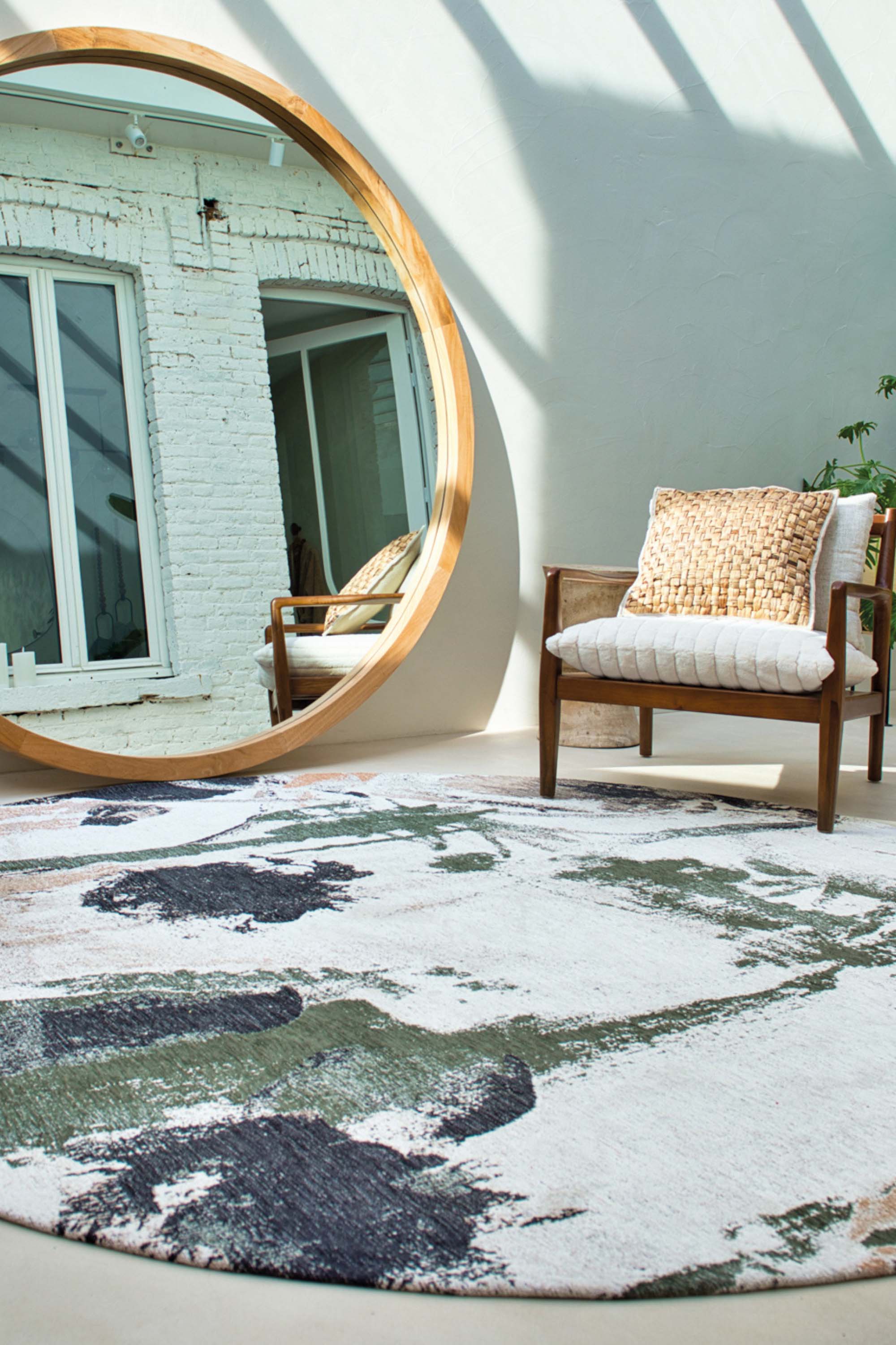 Modern circle rug with multicolour abstract pattern