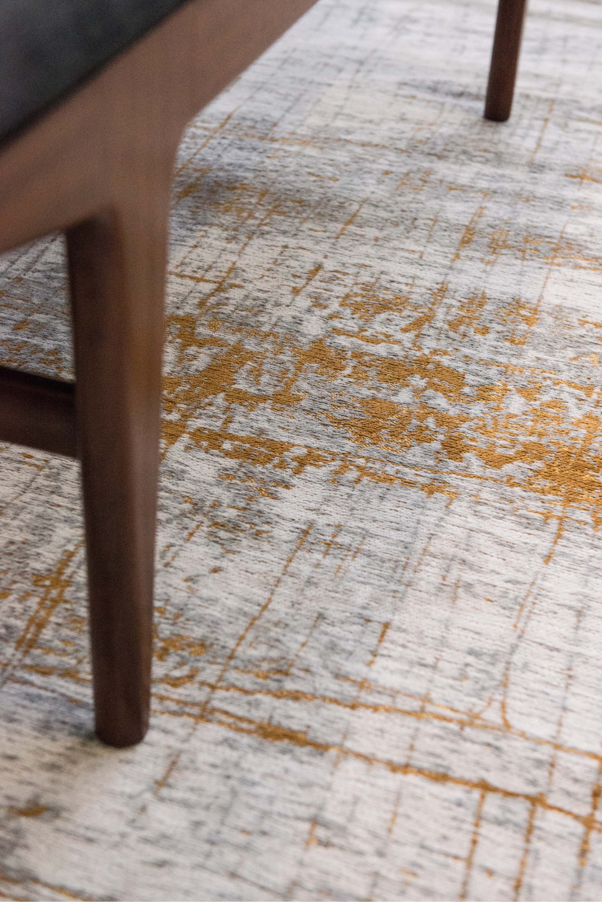 White flatweave rug with grey and yellow abstract pattern