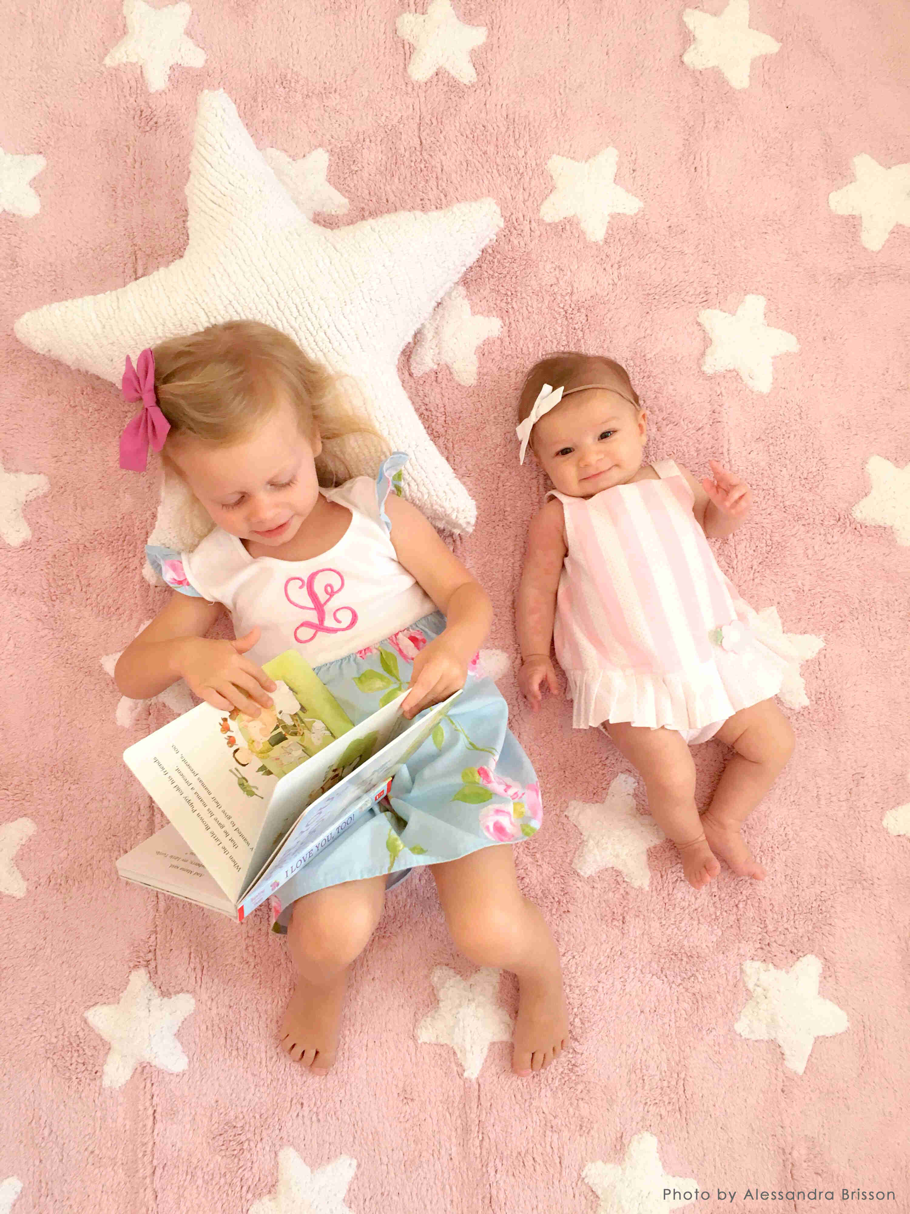 Rectangular pink cotton rug decorated with white stars