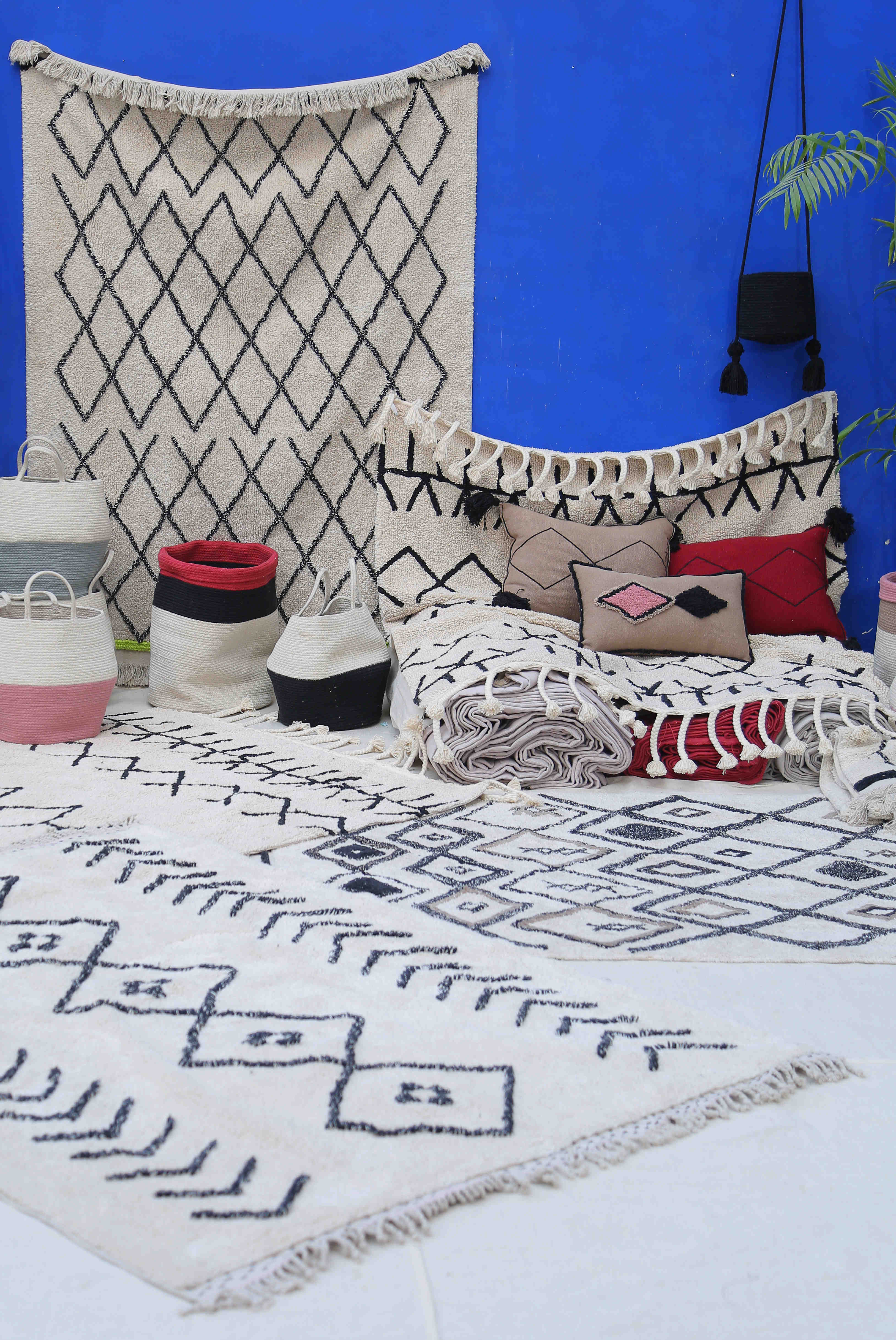 Rectangular beige cotton rug decorated with a black moroccan tribal designs
