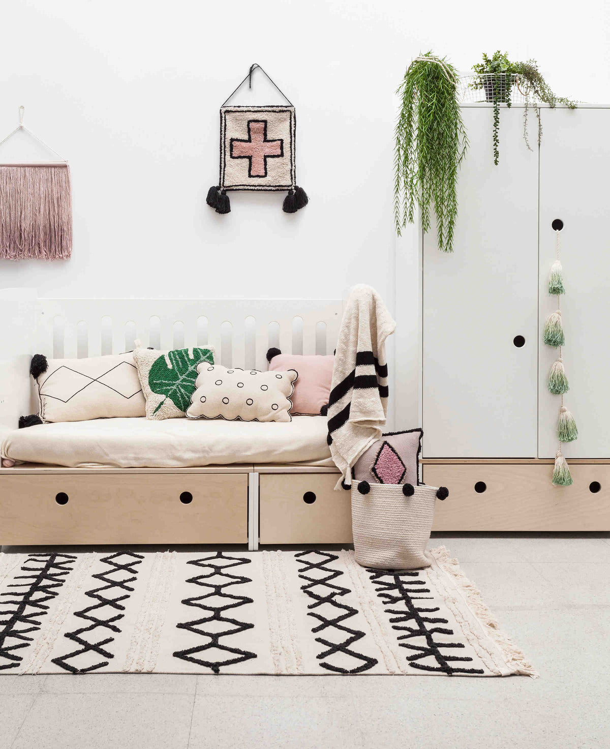 Rectangular beige cotton rug decorated with a black moroccan tribal design and a fringed border
