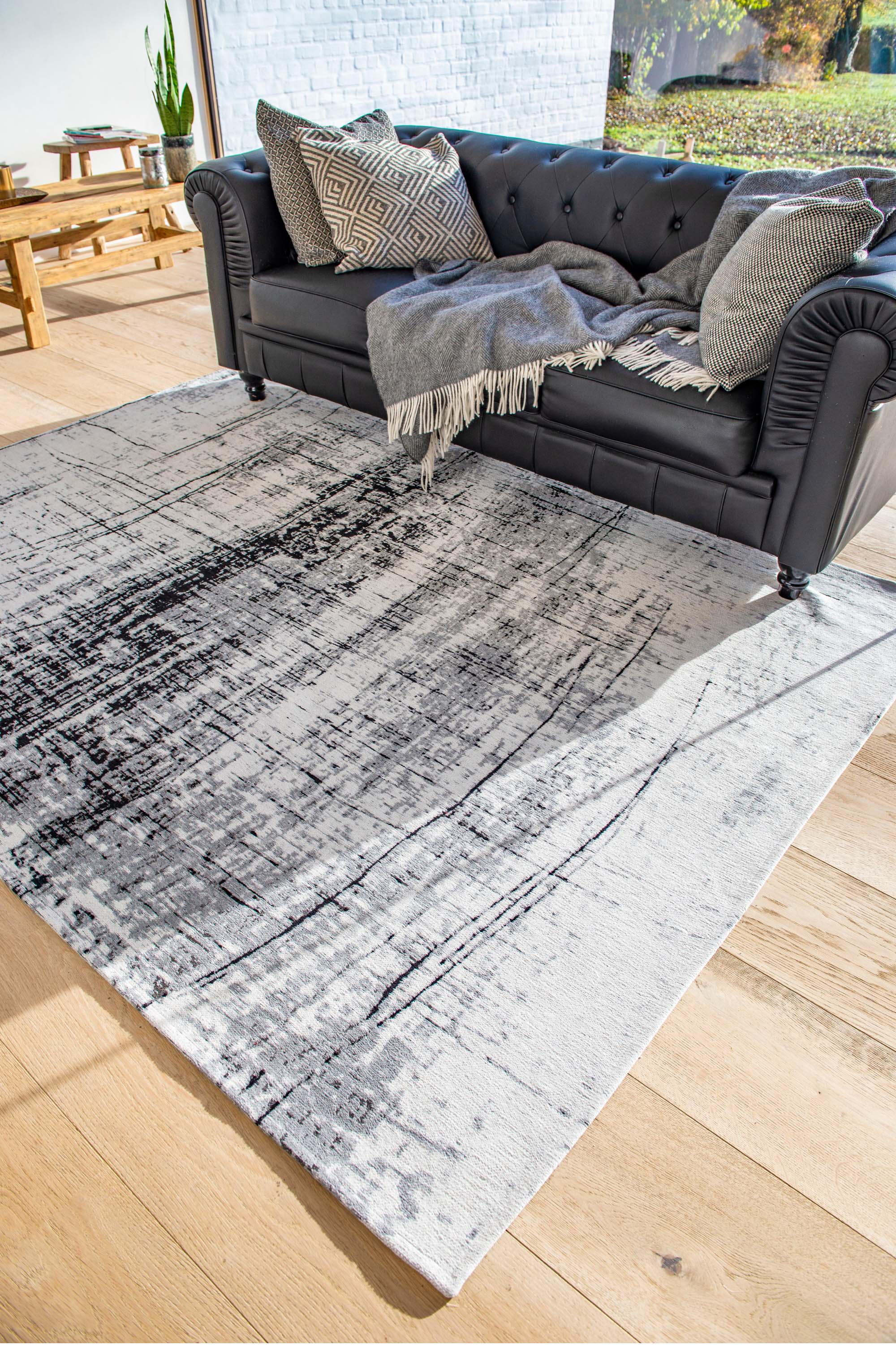 White flatweave rug with grey and black abstract pattern