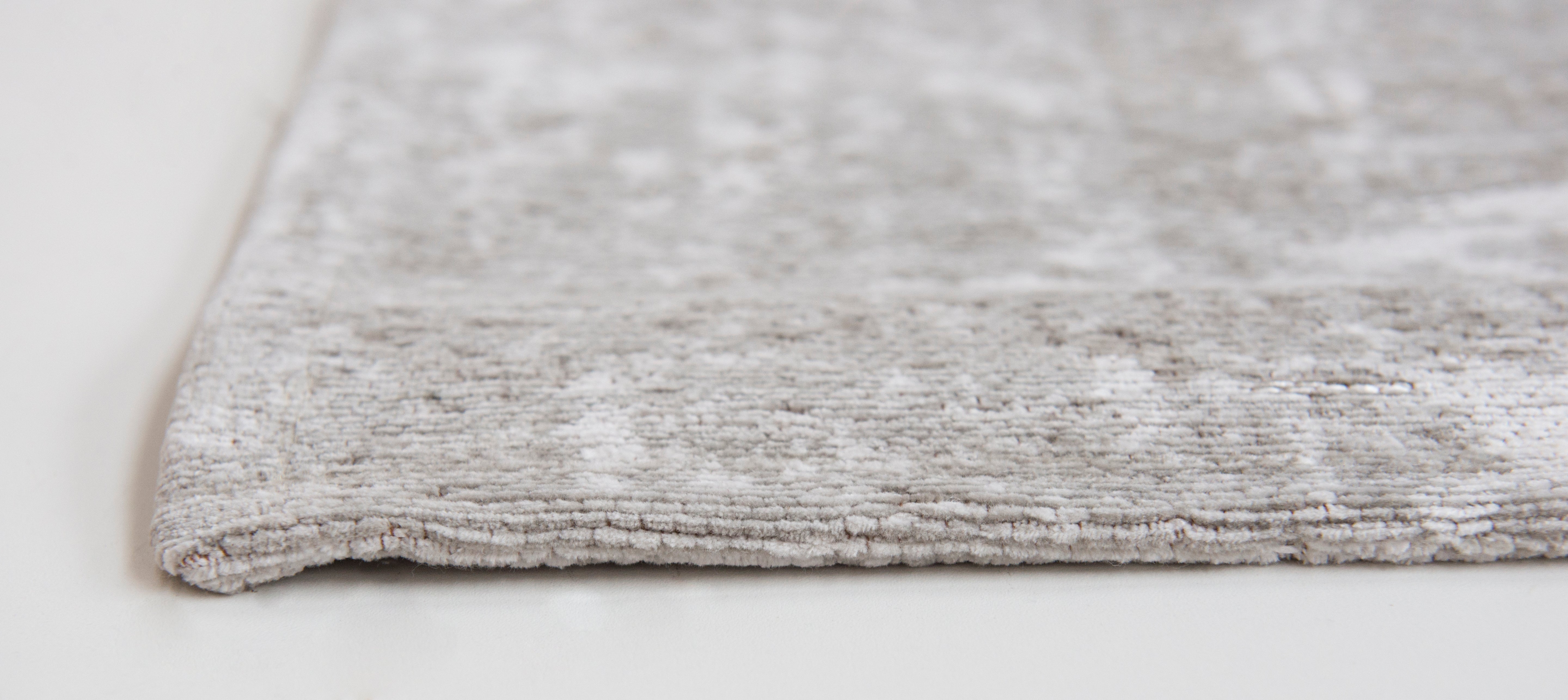 Ivory flatweave runner rug with faded grey chevron pattern