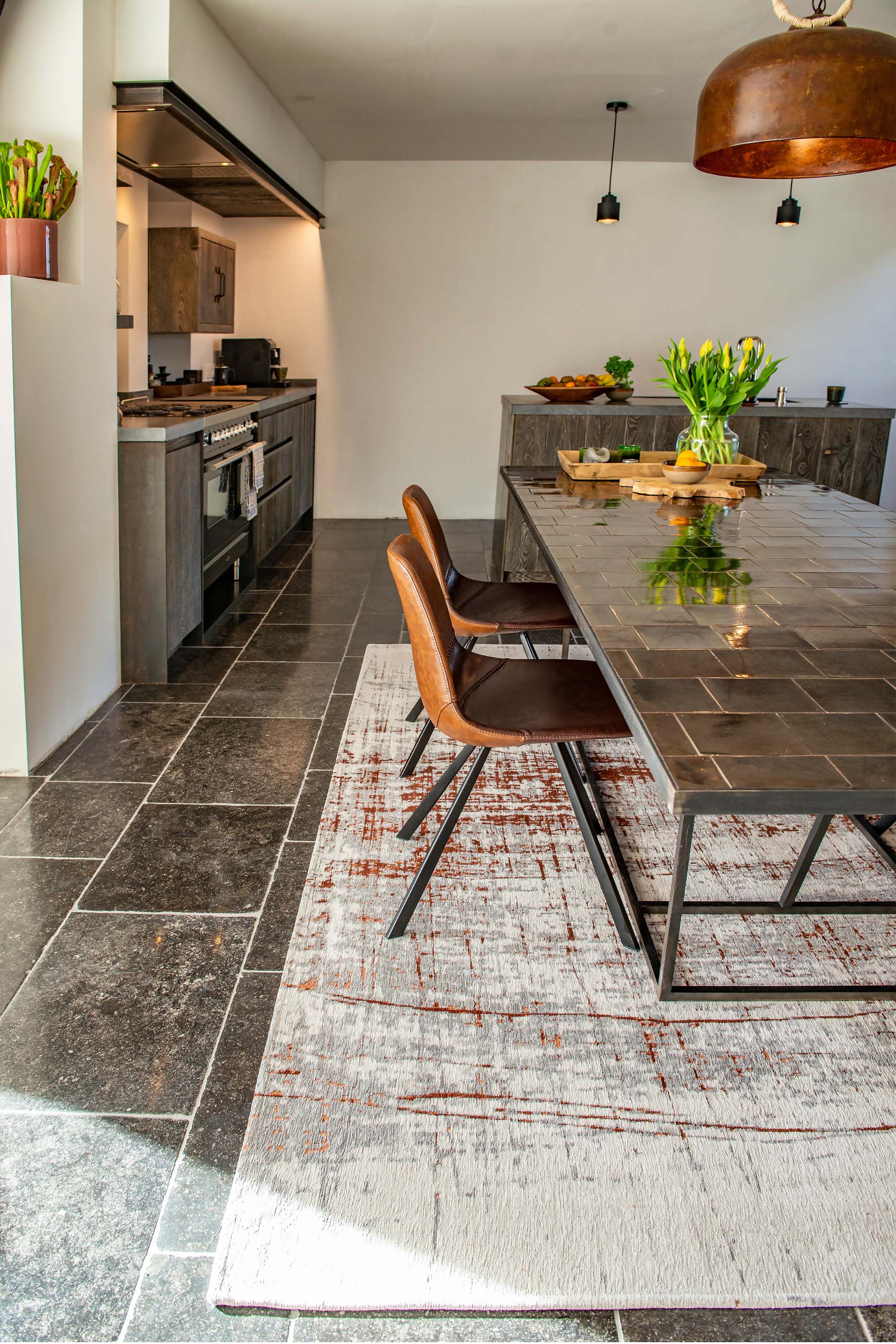 White flatweave rug with red abstract pattern