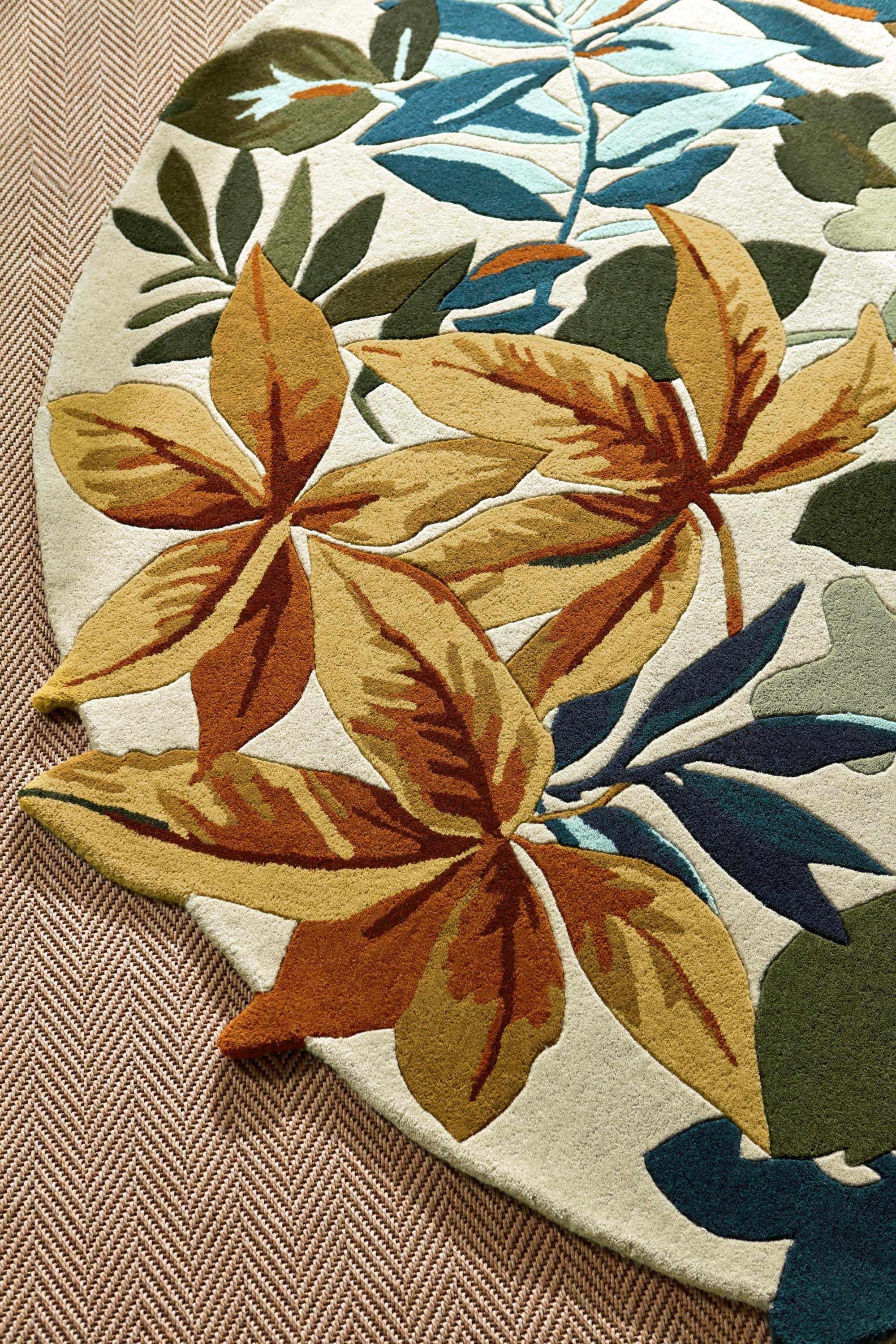 Circle floral rug with extruding pattern in neutral tones