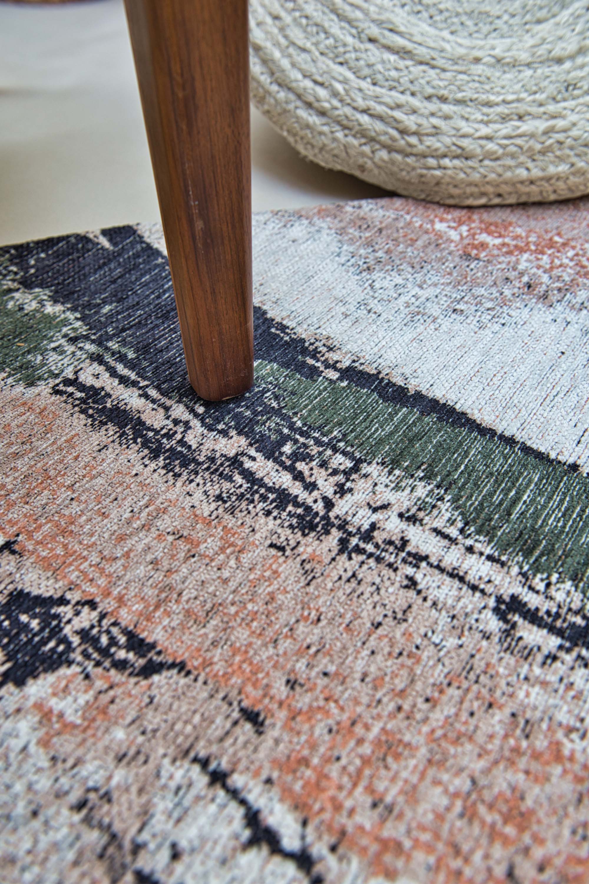 Modern rug with multicolour abstract pattern