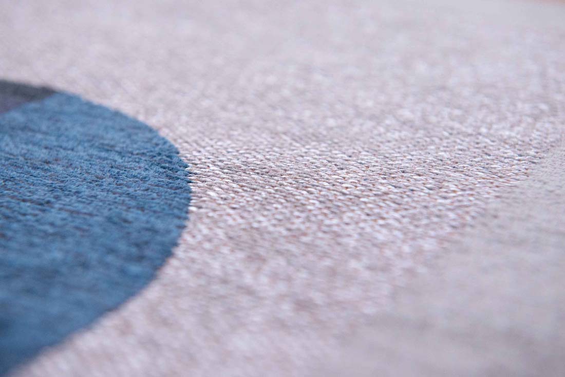 flatweave area rug with retro pattern in blue