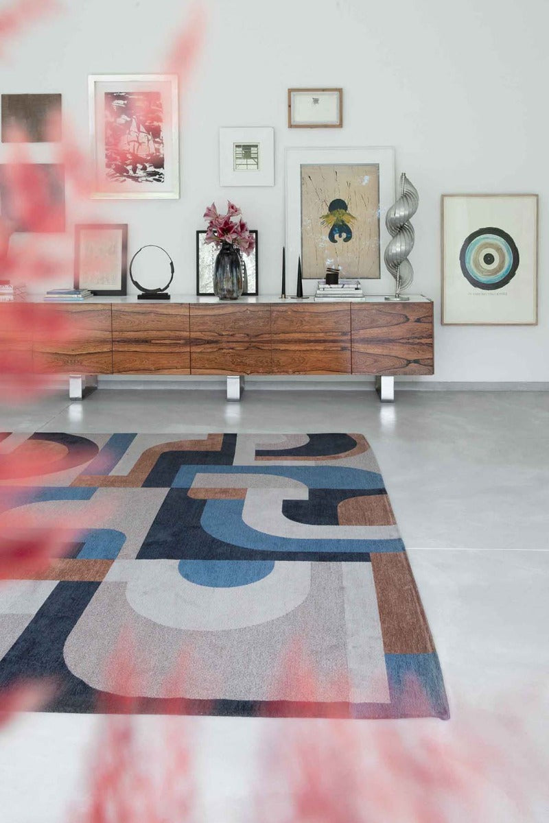 flatweave area rug with retro pattern in blue