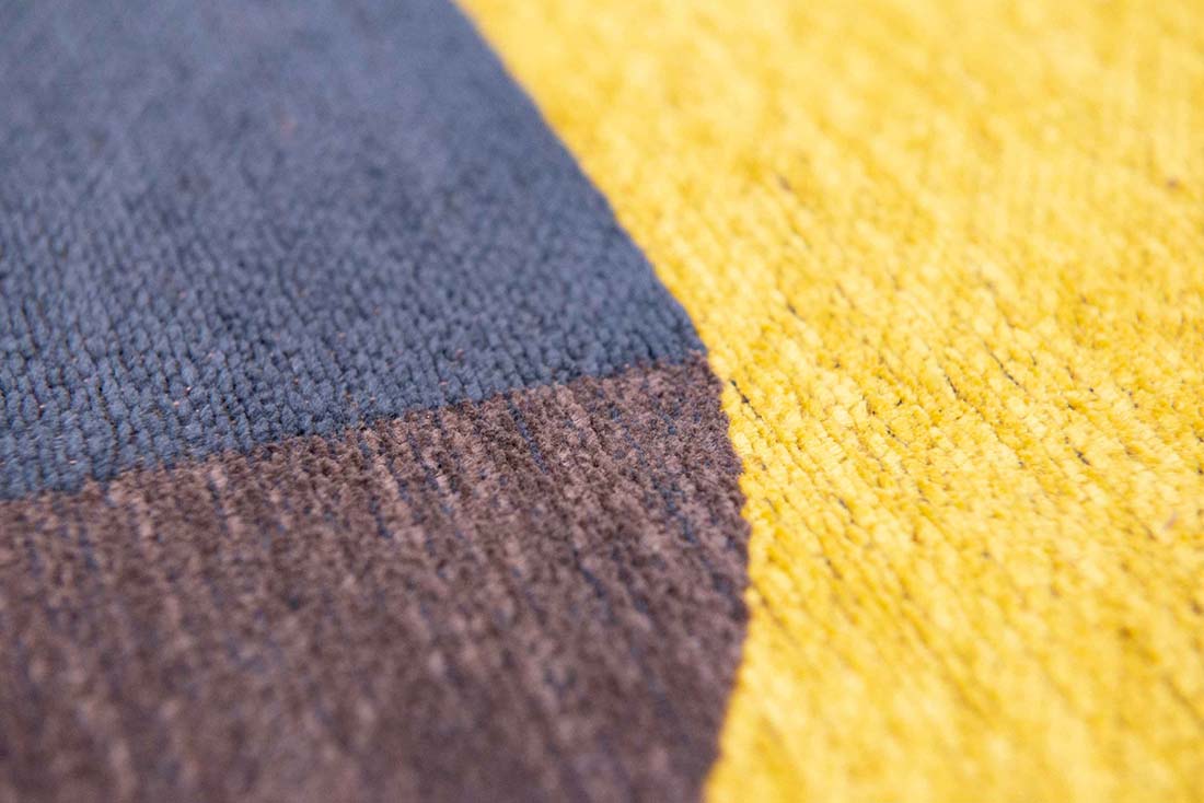 flatweave area rug with retro pattern in yellow