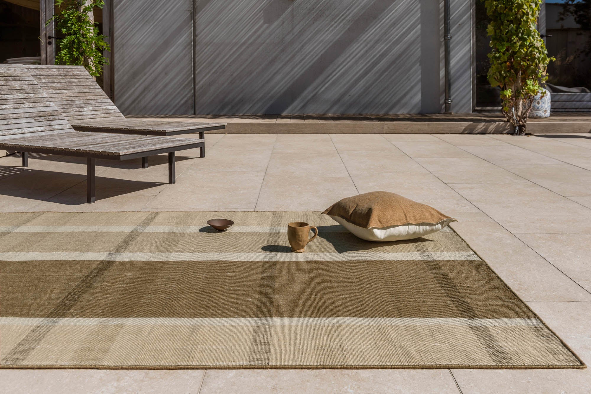 Modern brown geometric rug