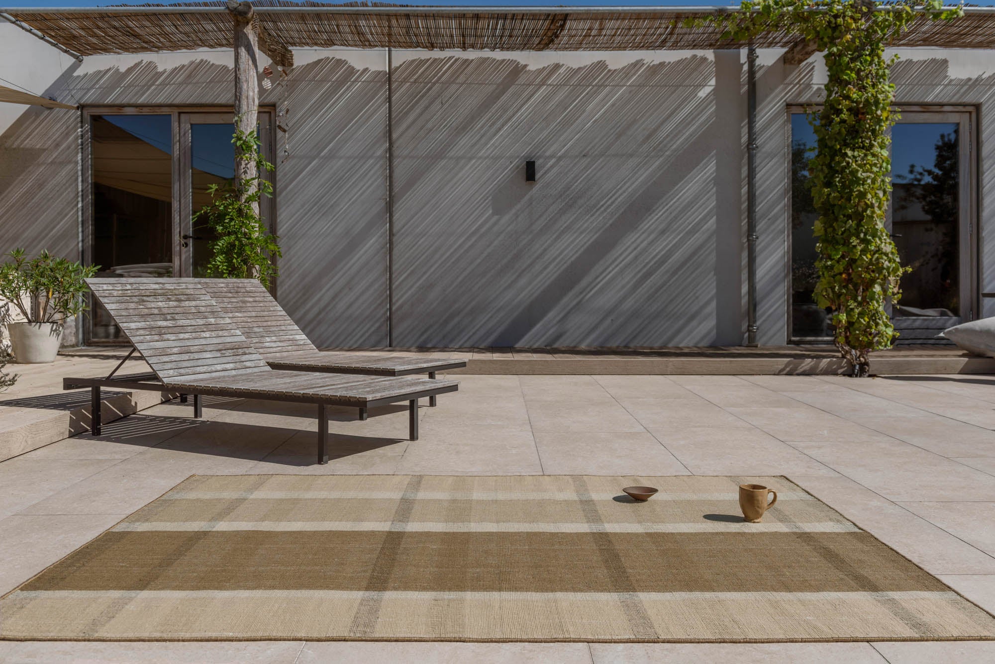 Modern brown geometric rug