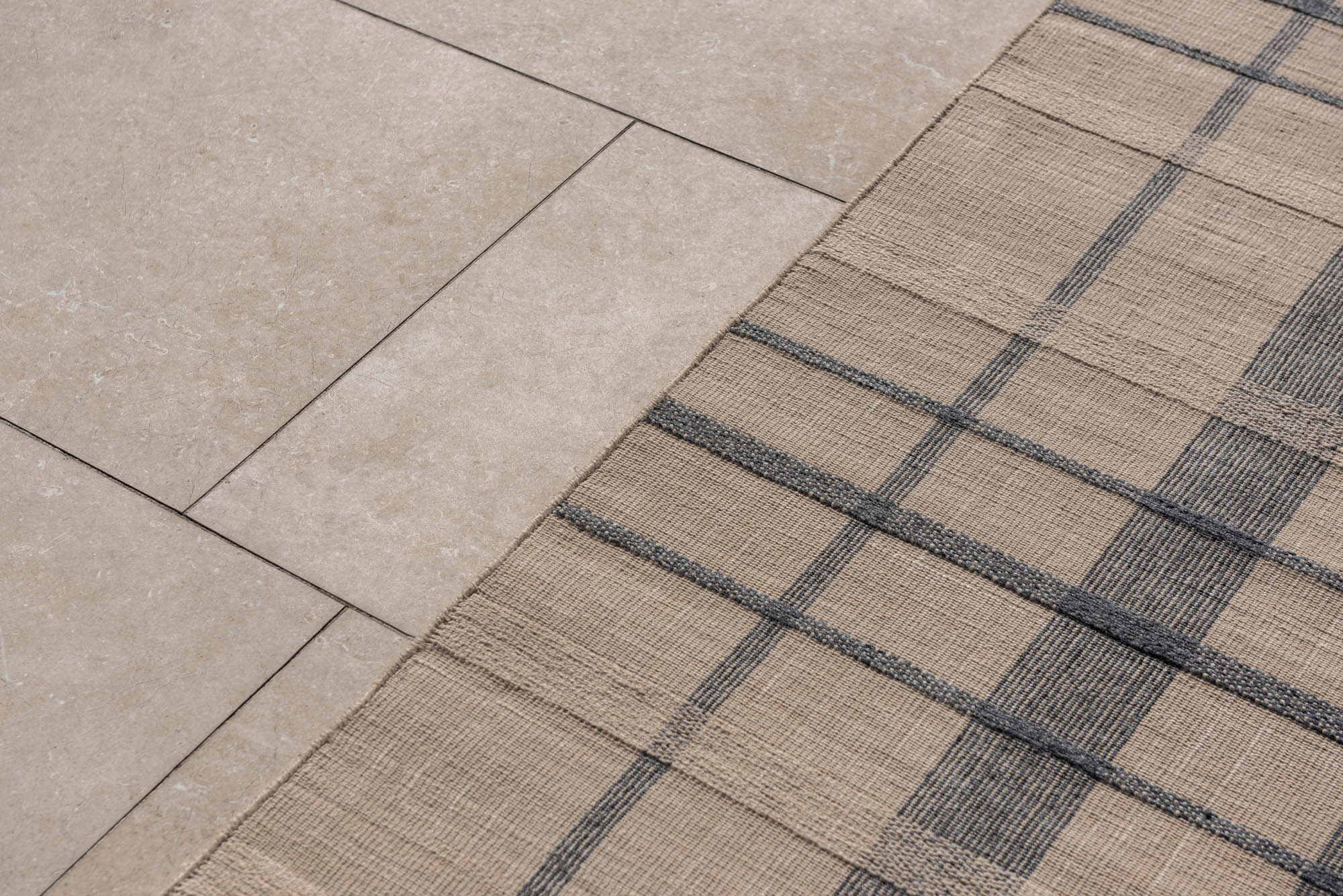 Modern beige geometric rug with blue pattern