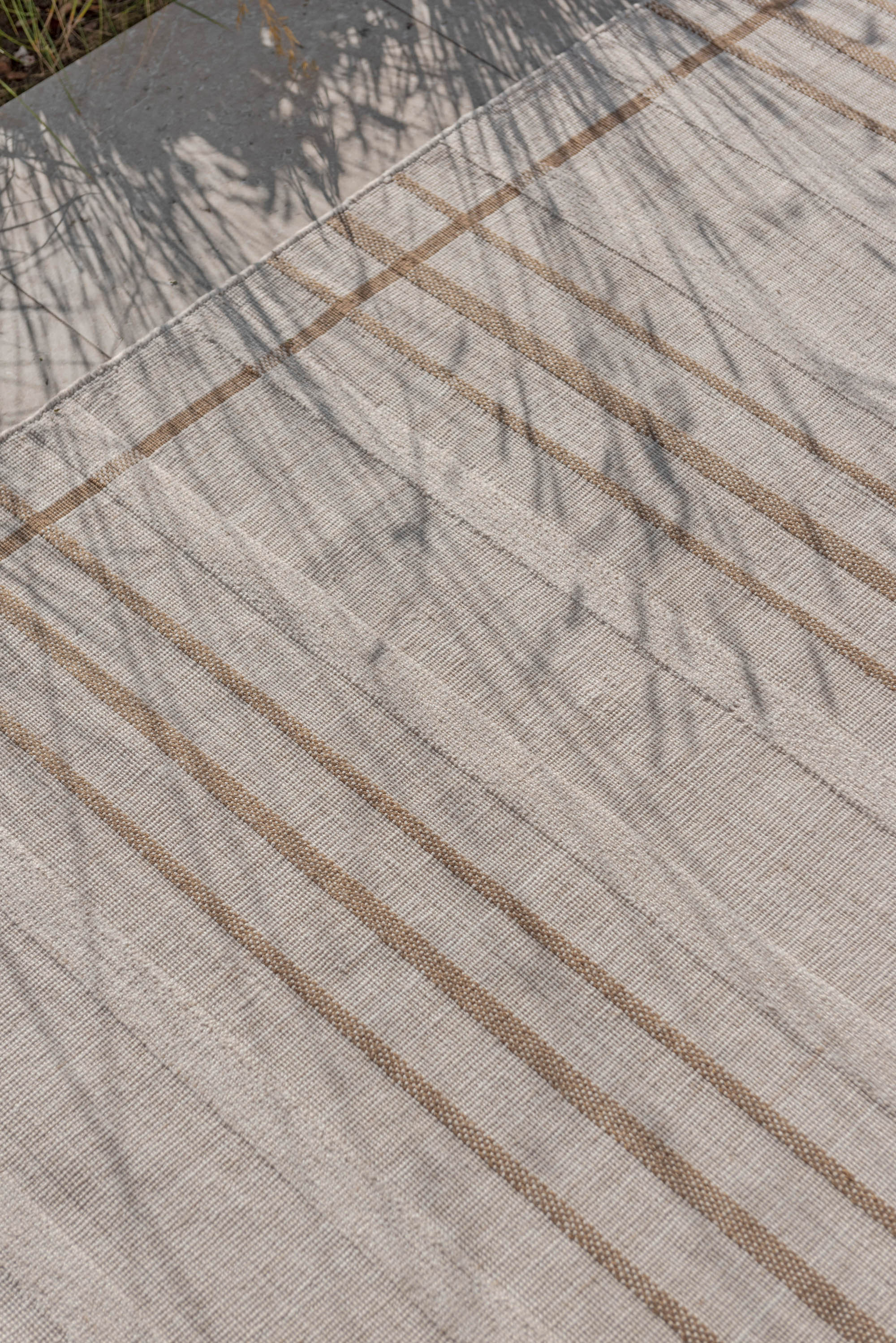 Modern beige geometric rug brown pattern