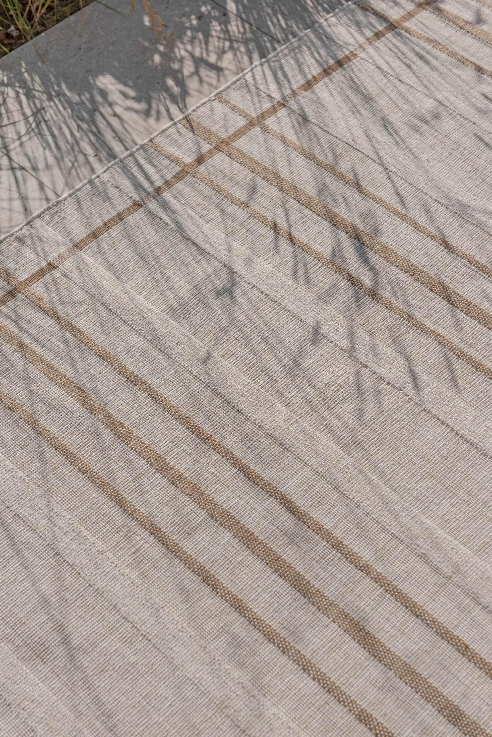 Modern beige geometric rug brown pattern