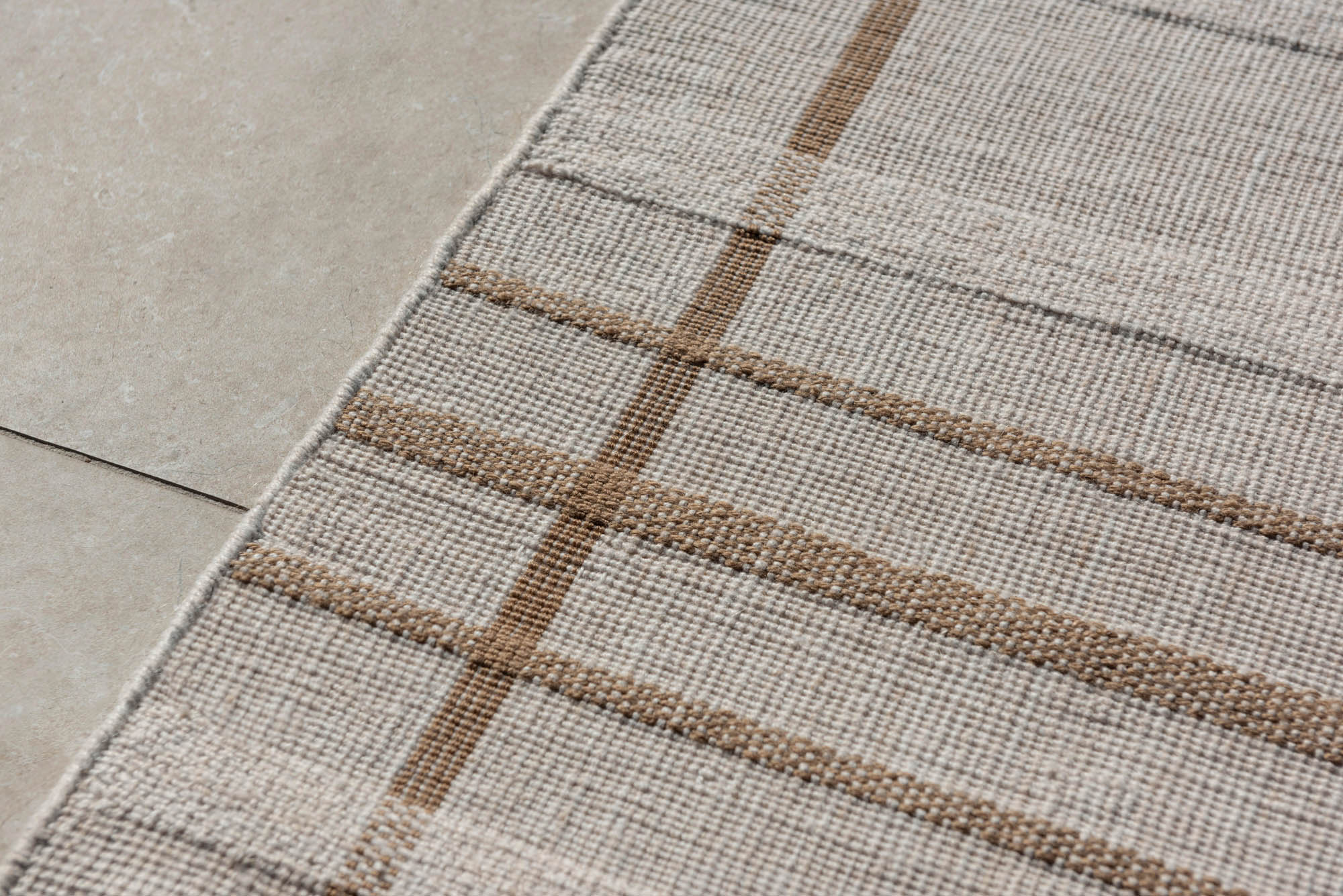 Modern beige geometric rug brown pattern
