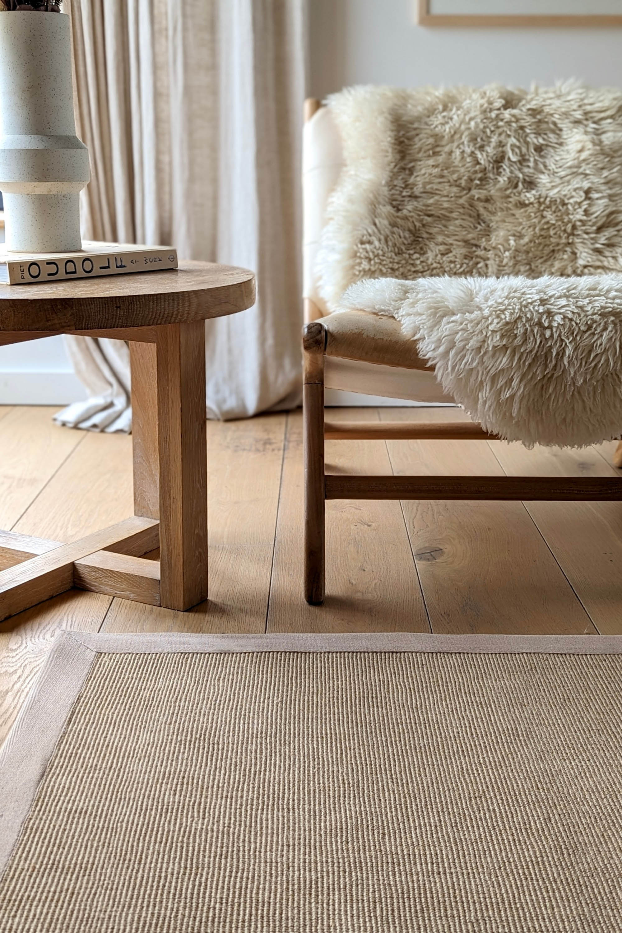 Sisal rug with beige linen border