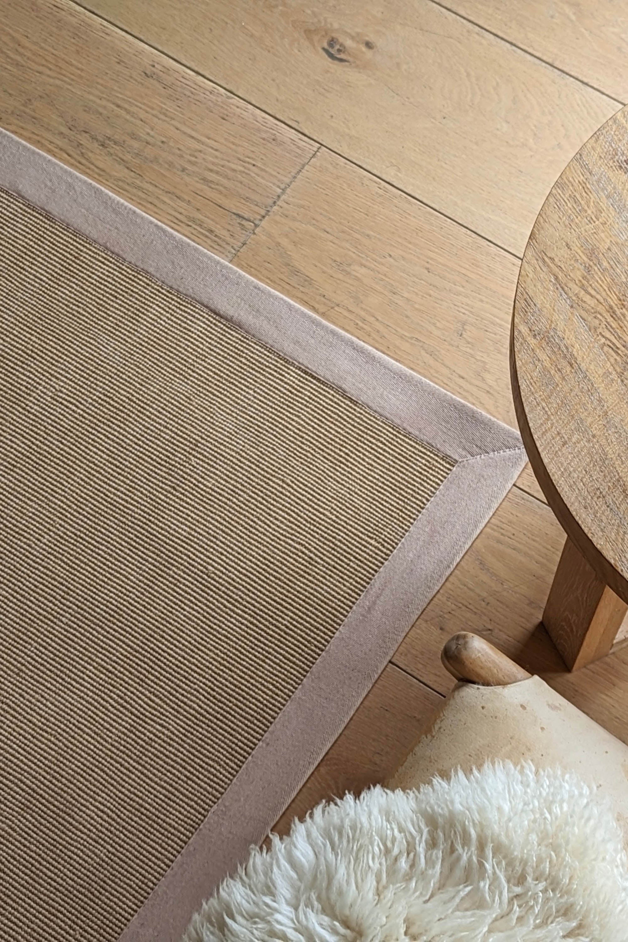 Sisal rug with beige linen border