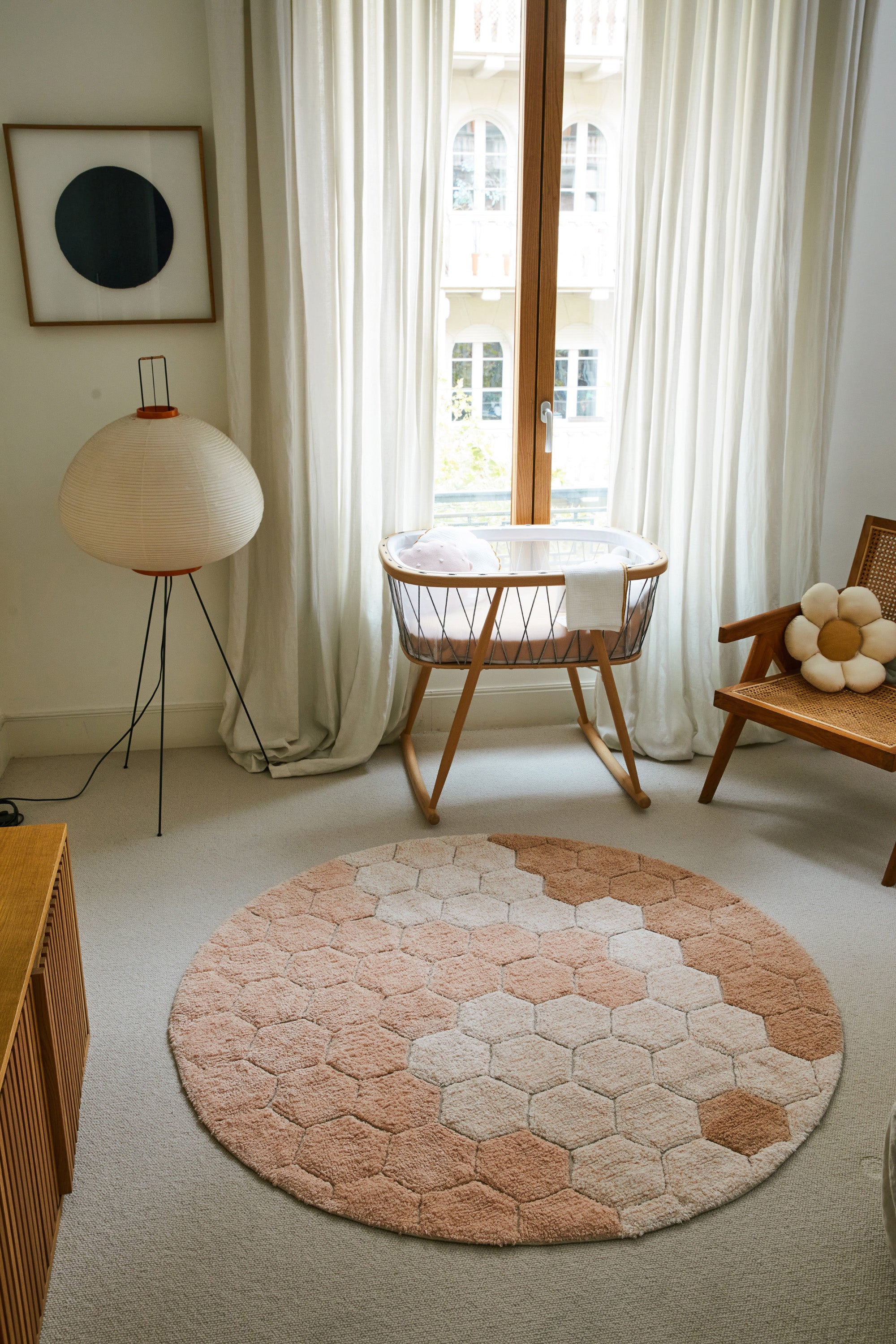 Round rose pink rug with honeycomb pattern