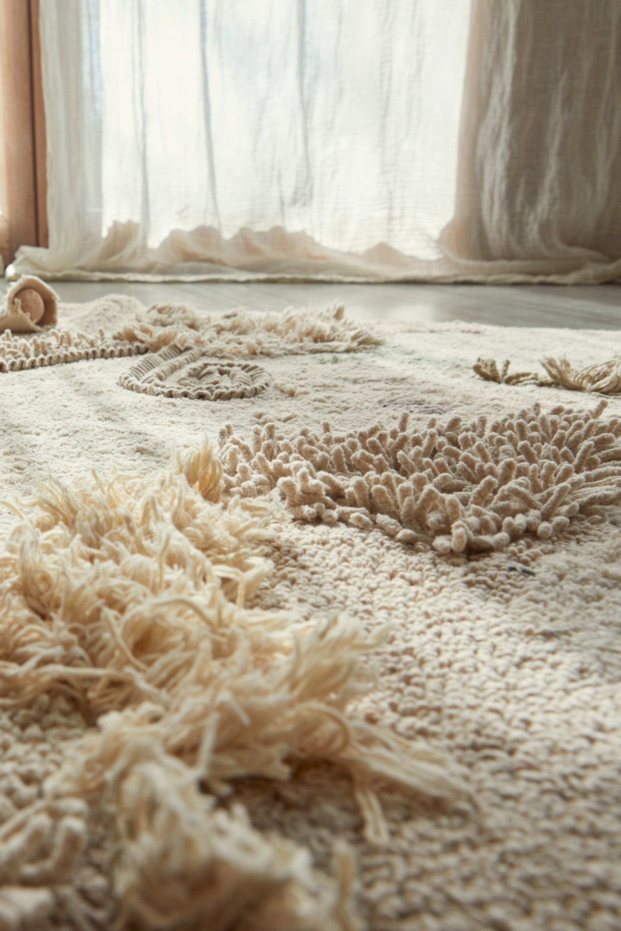 Cream seabed-inspired rug with added sea creature toys