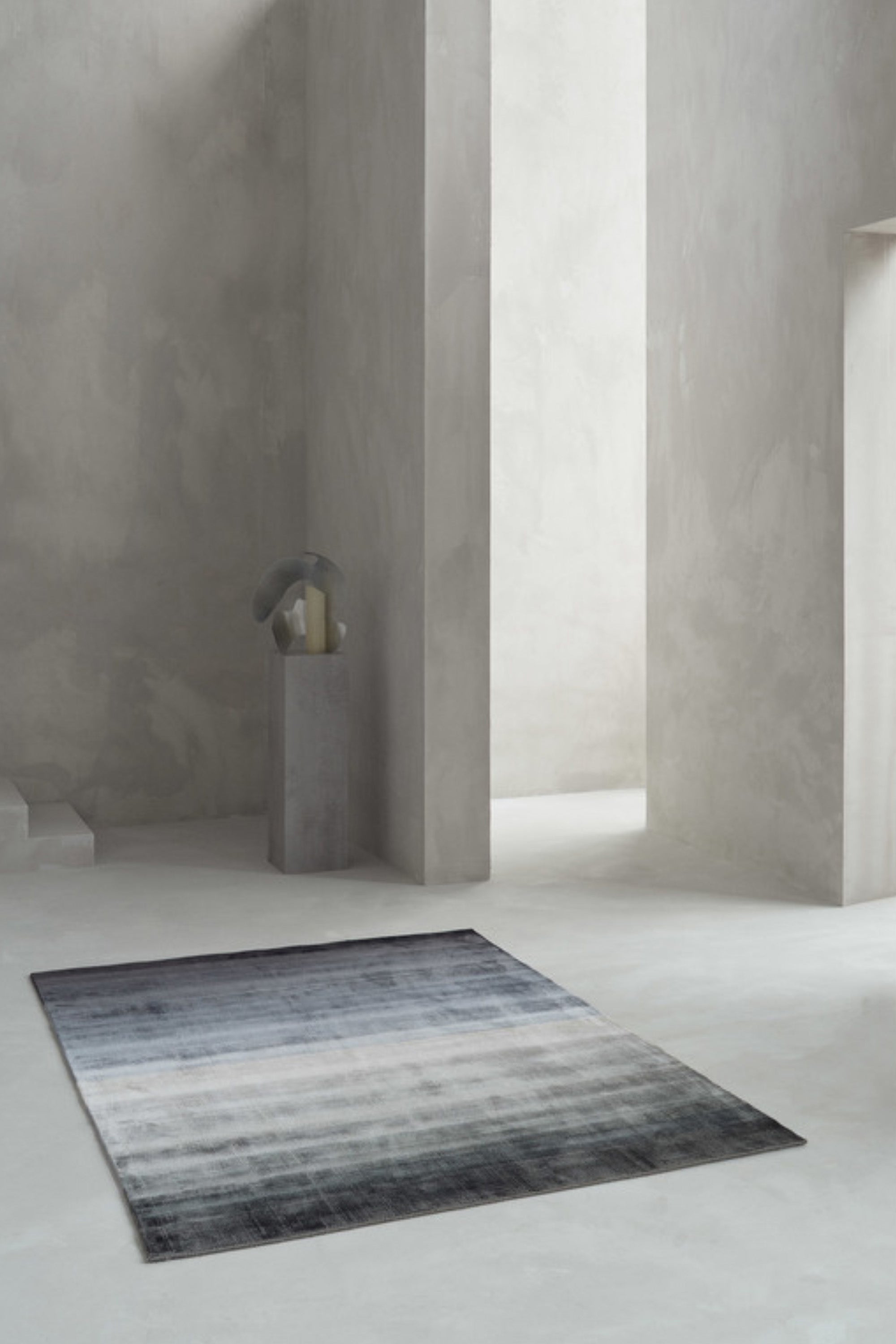 Ombre blue viscose rug