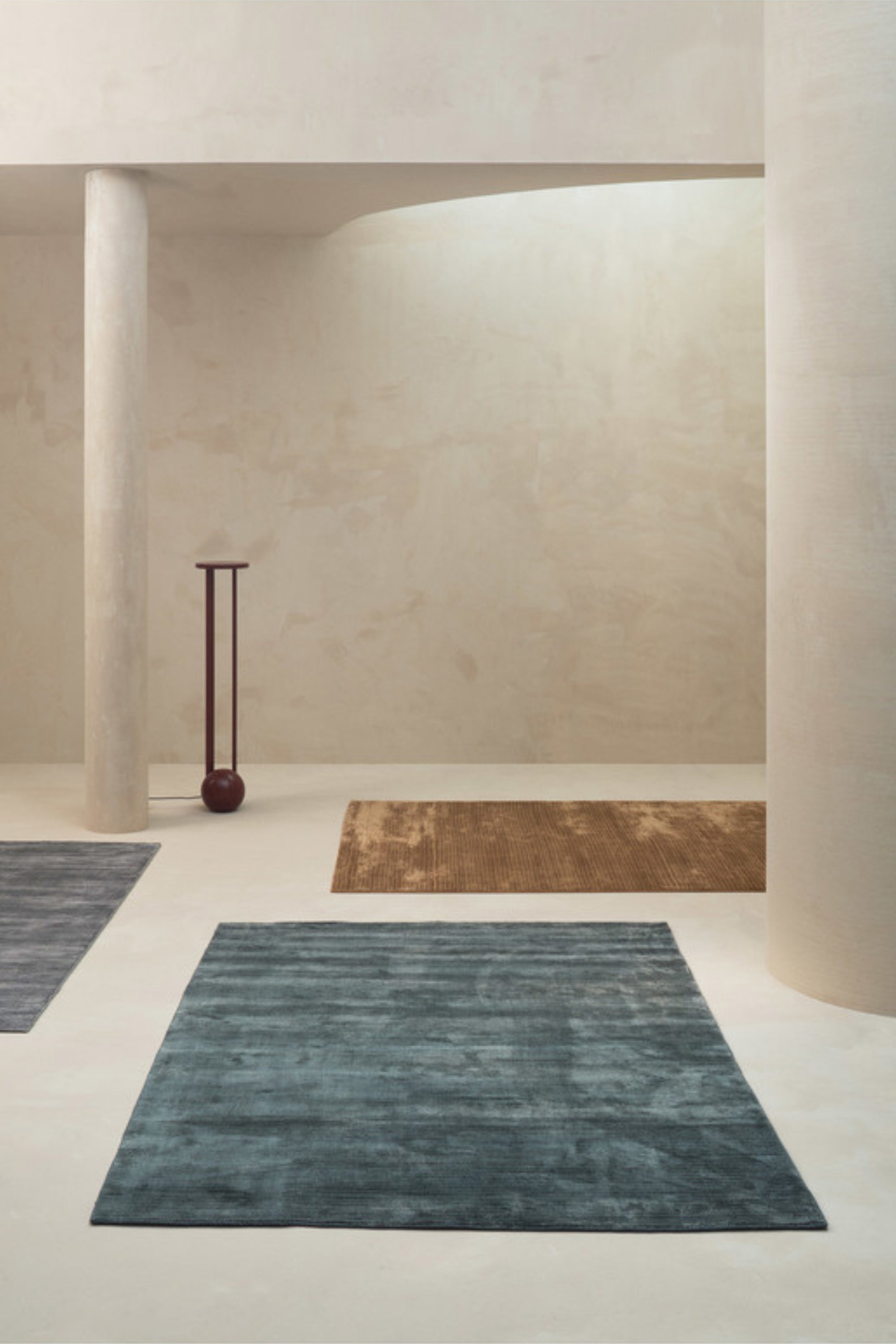 Plain green viscose rug