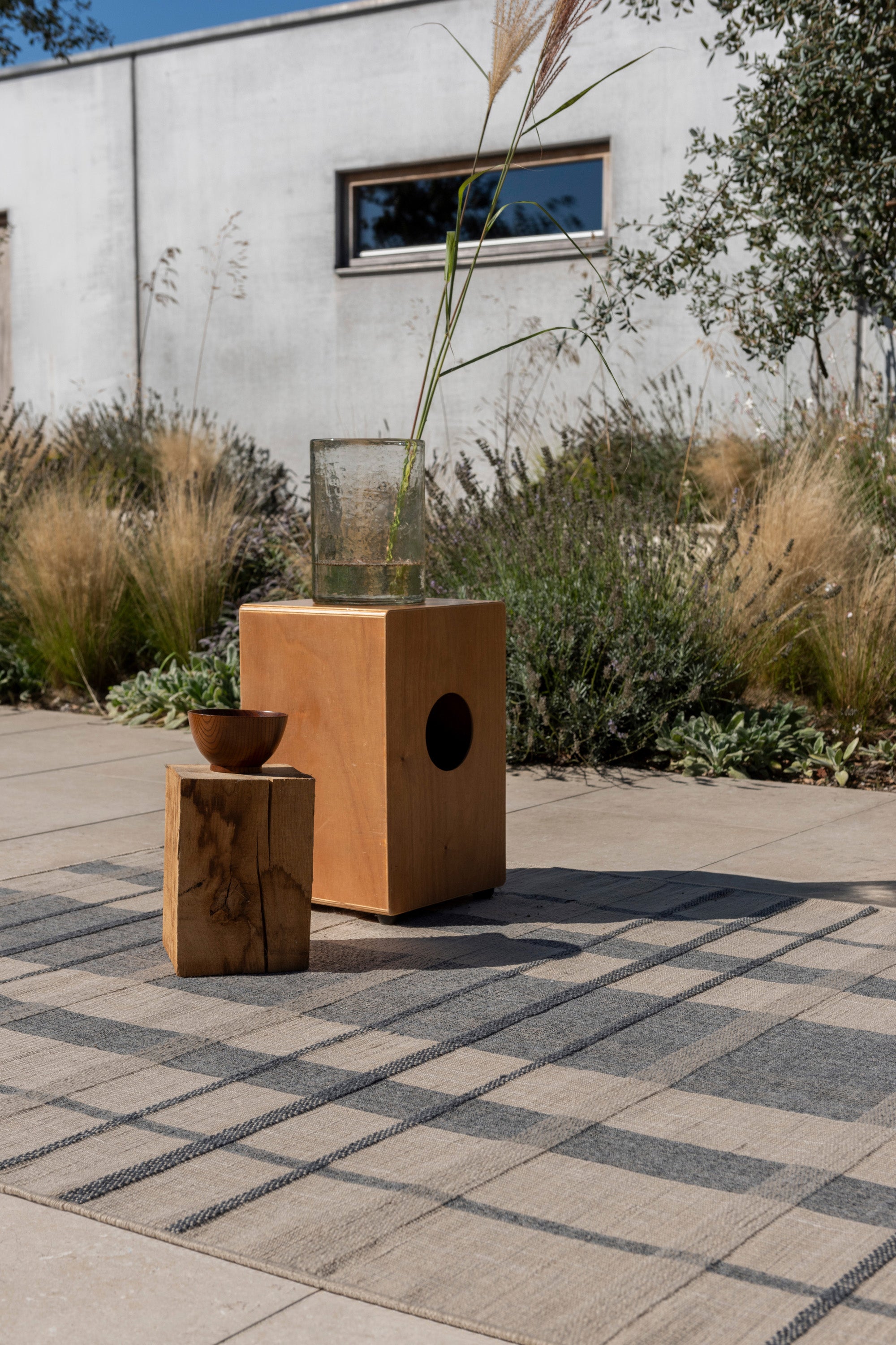 Modern beige geometric rug with blue pattern