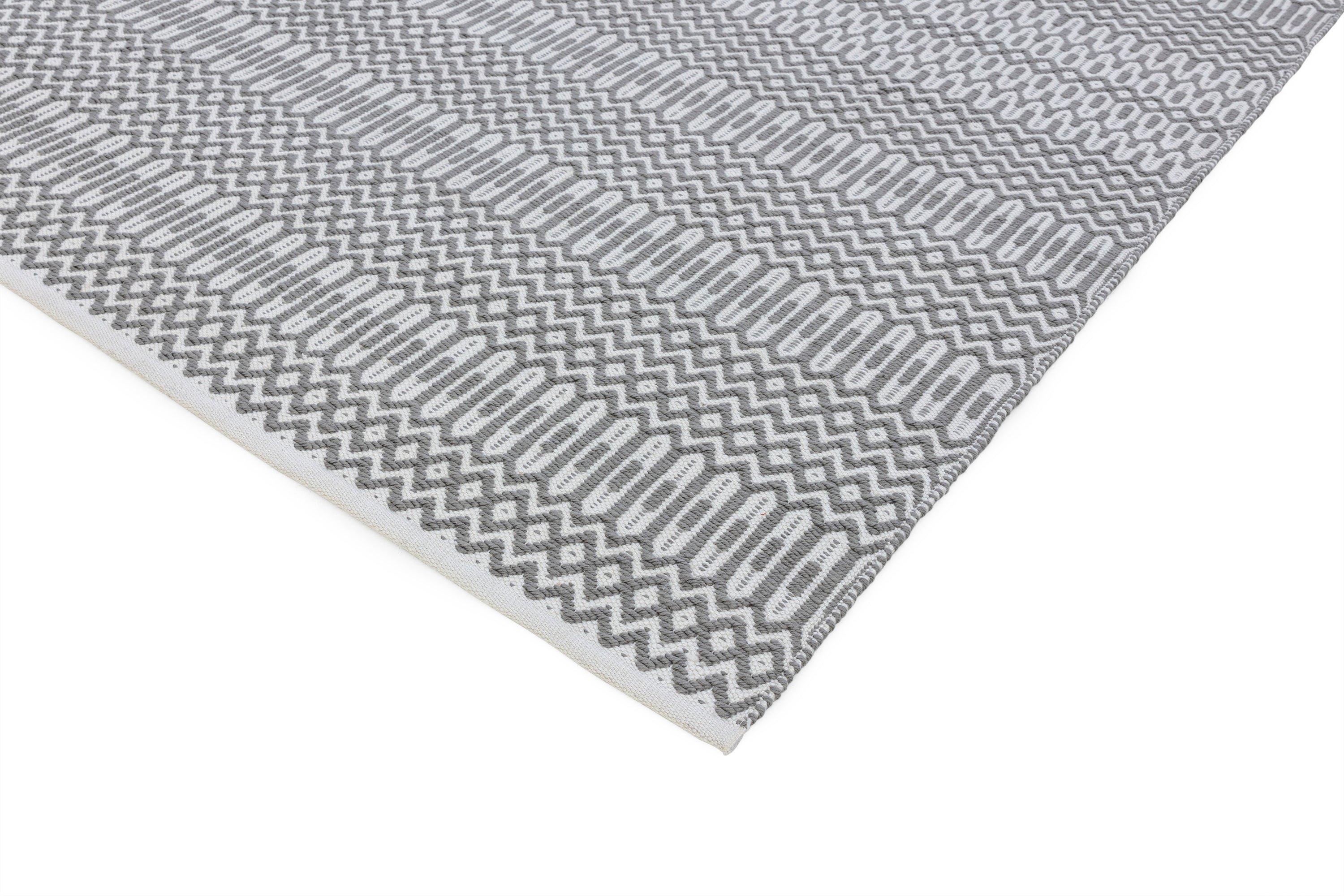 grey indoor/outdoor runner with geometric design