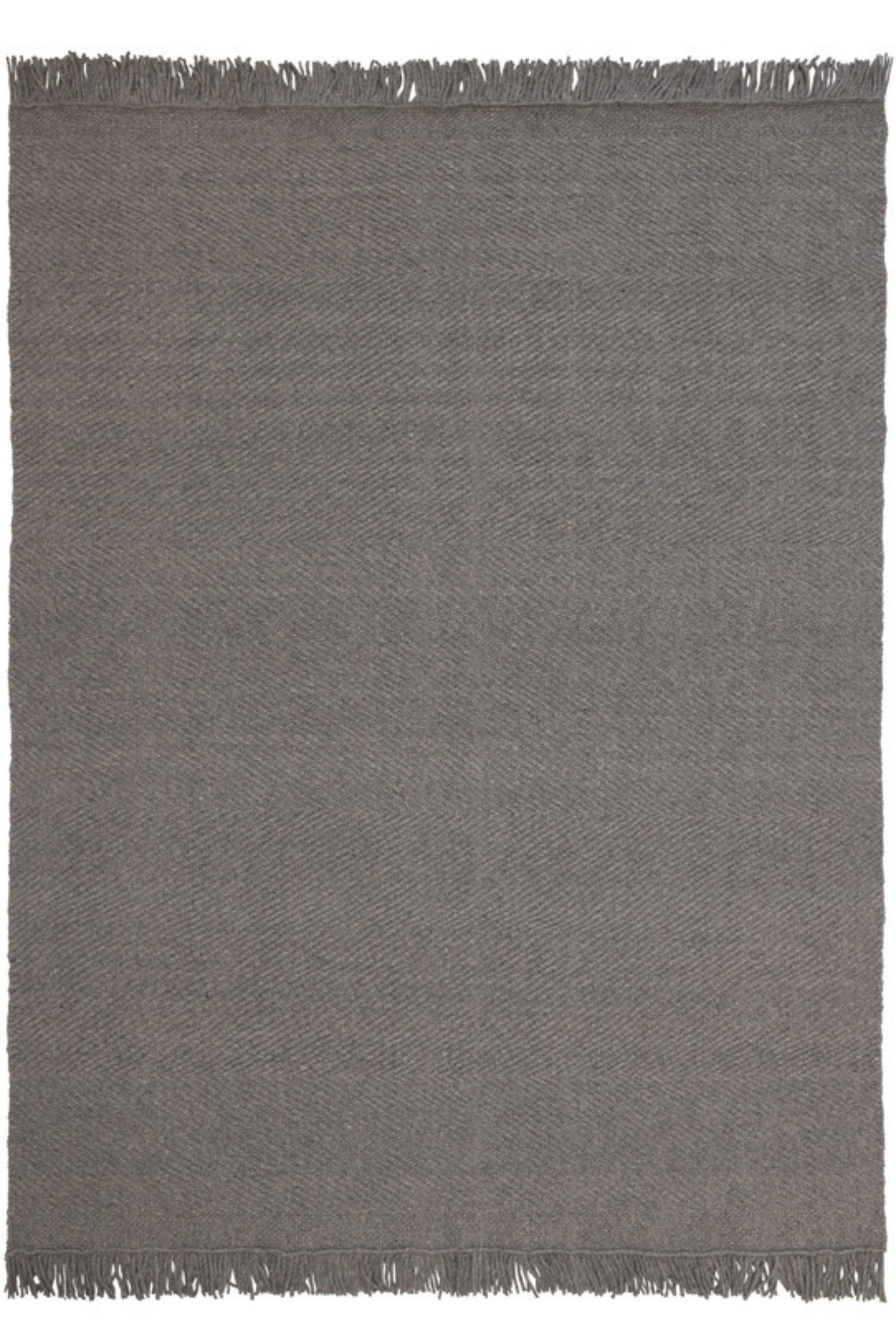 Plain grey wool/polyester rug