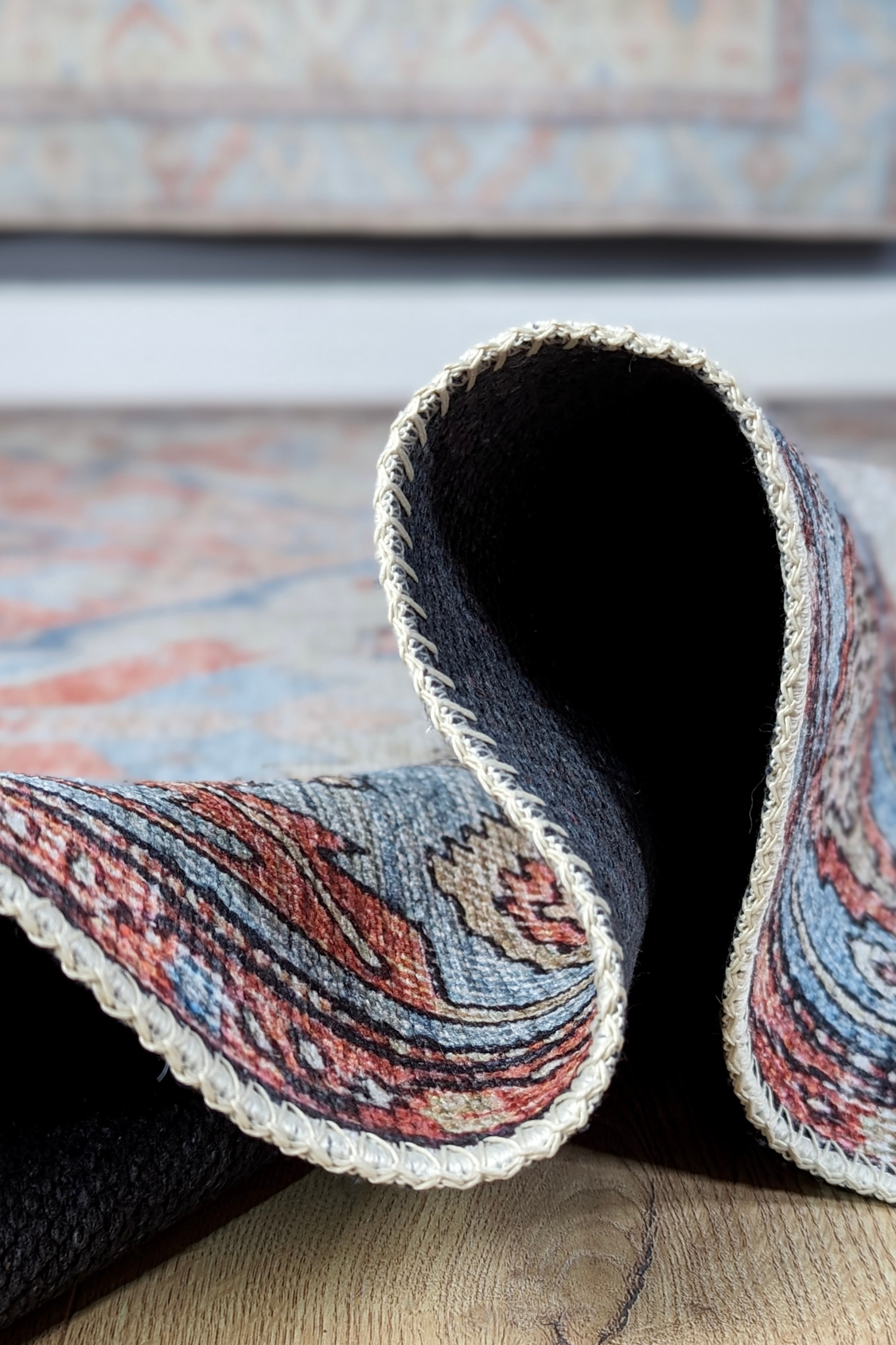Multicolour bordered vintage style runner
