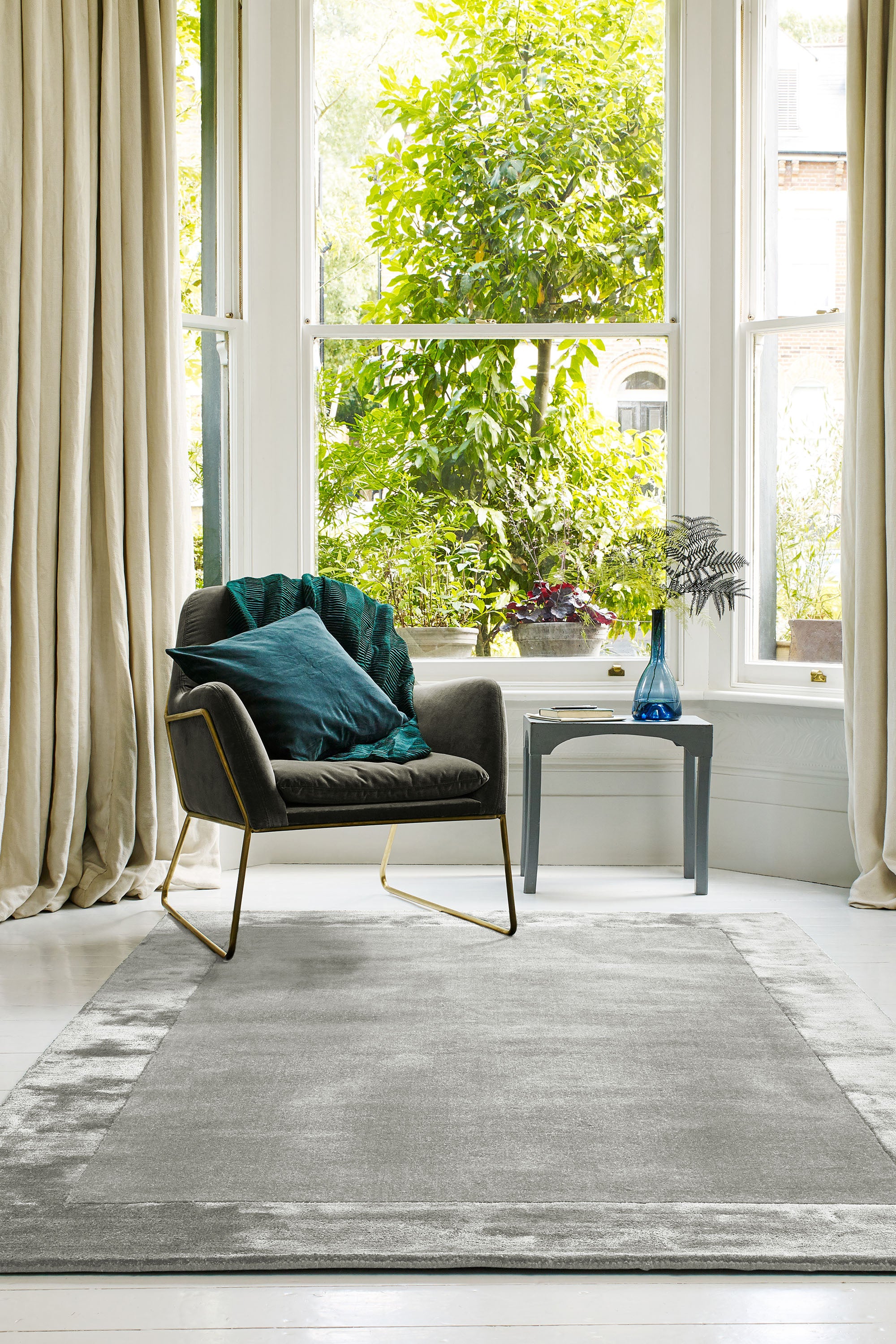 silver wool and viscose rug with a border design