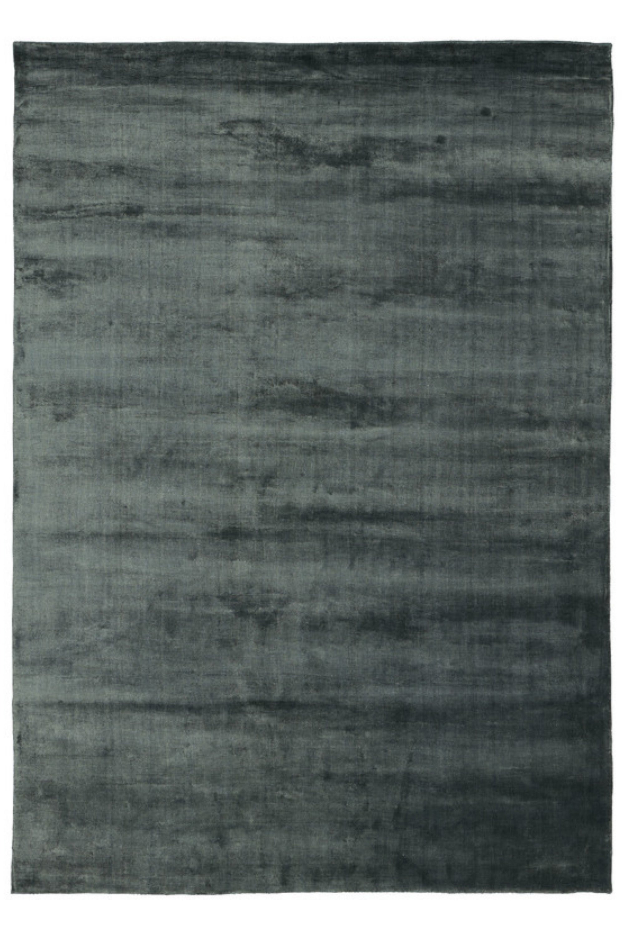 Plain green viscose rug