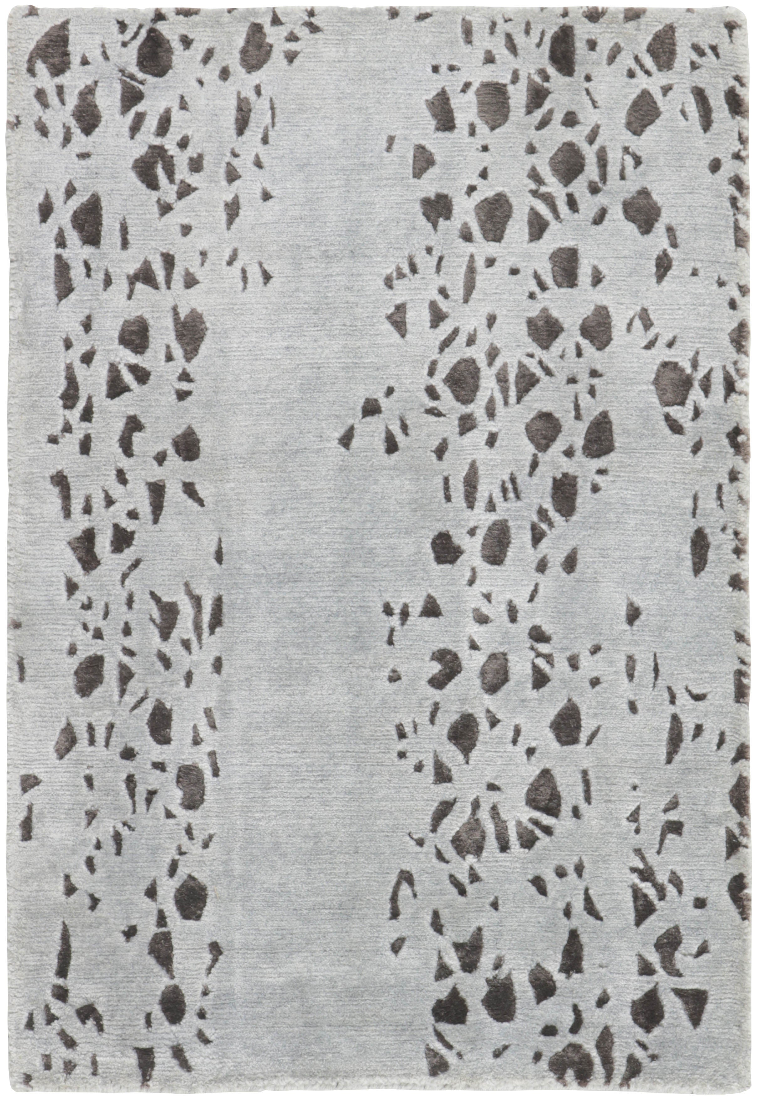 Area rug with abstract design in grey and beige