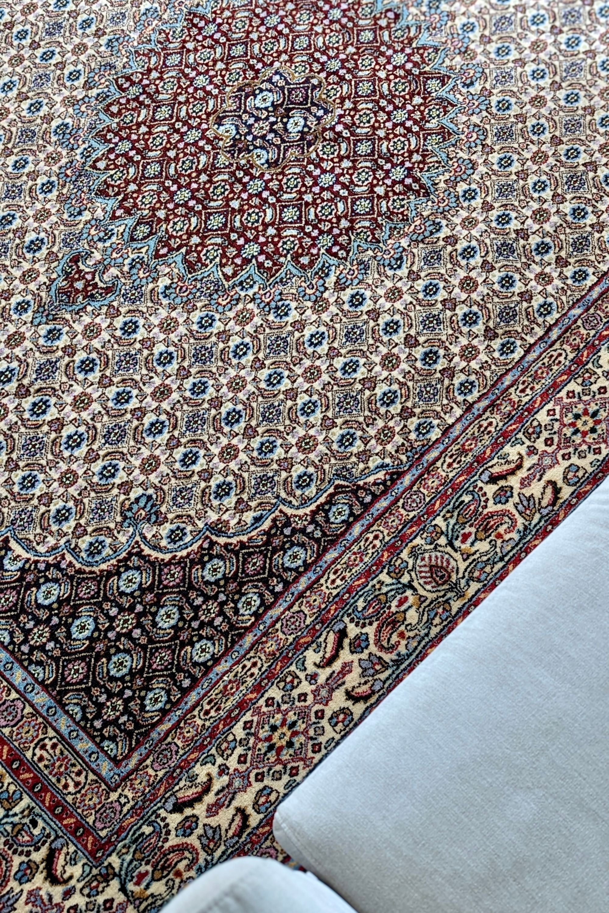 Traditional Bordered Moud Mahi rug with centre medallion