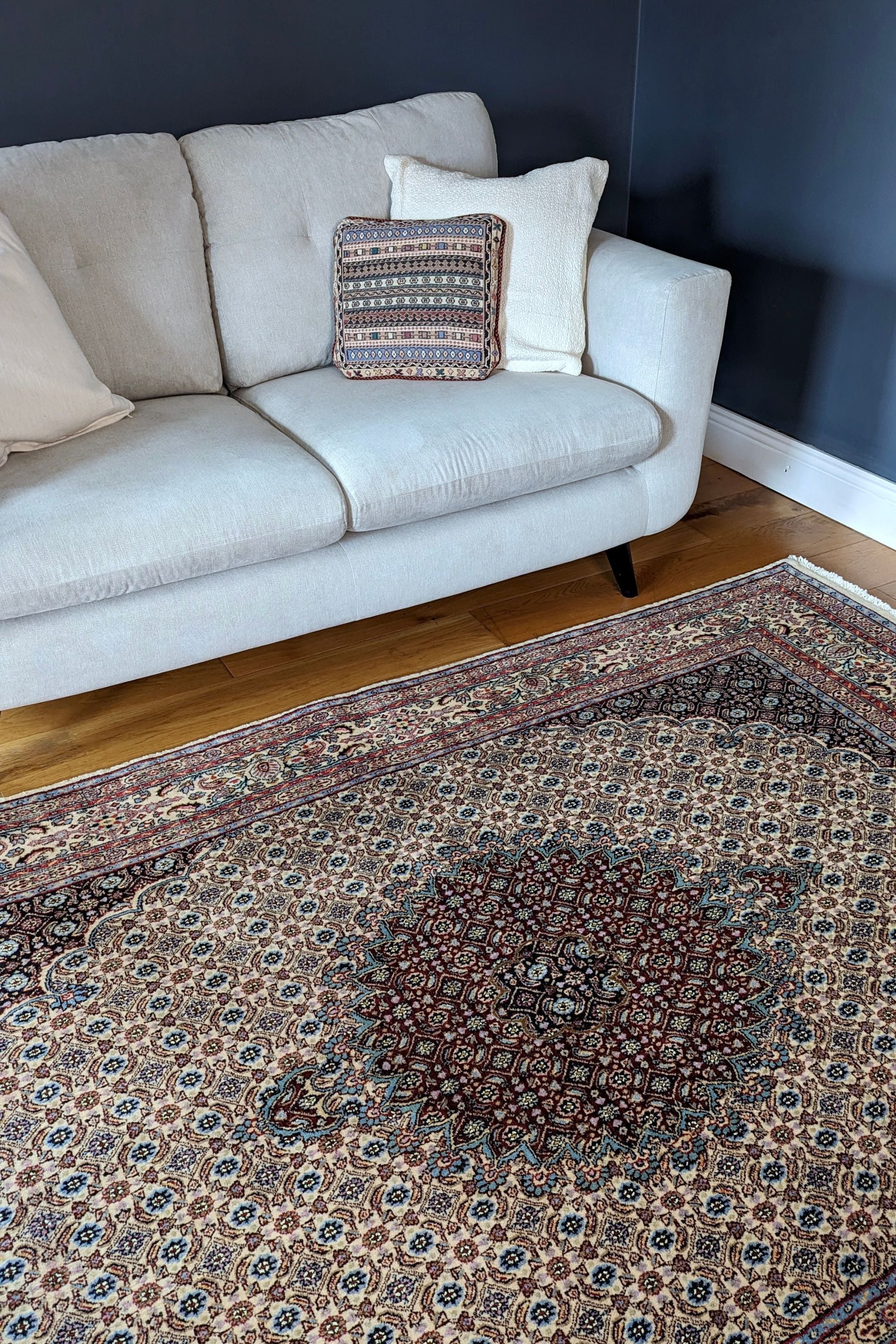 Traditional Bordered Moud Mahi rug with centre medallion